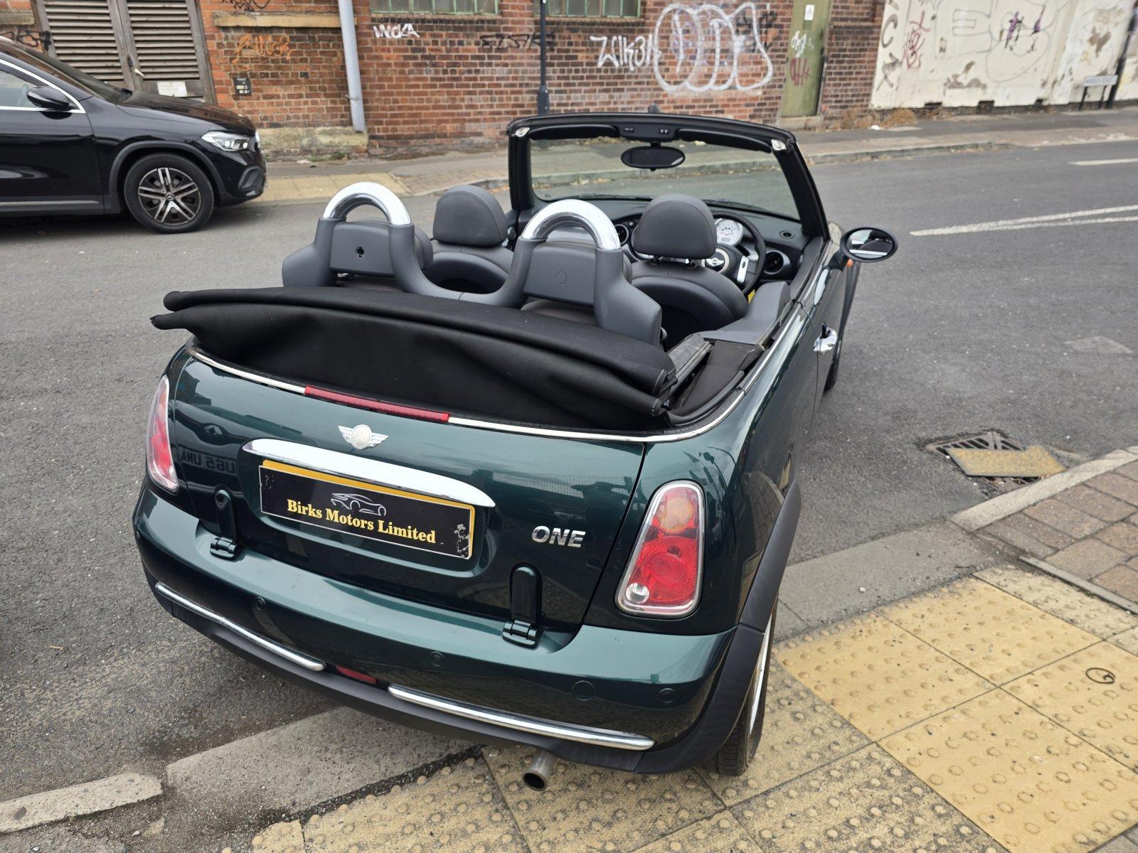 MINI Convertible - Image 10