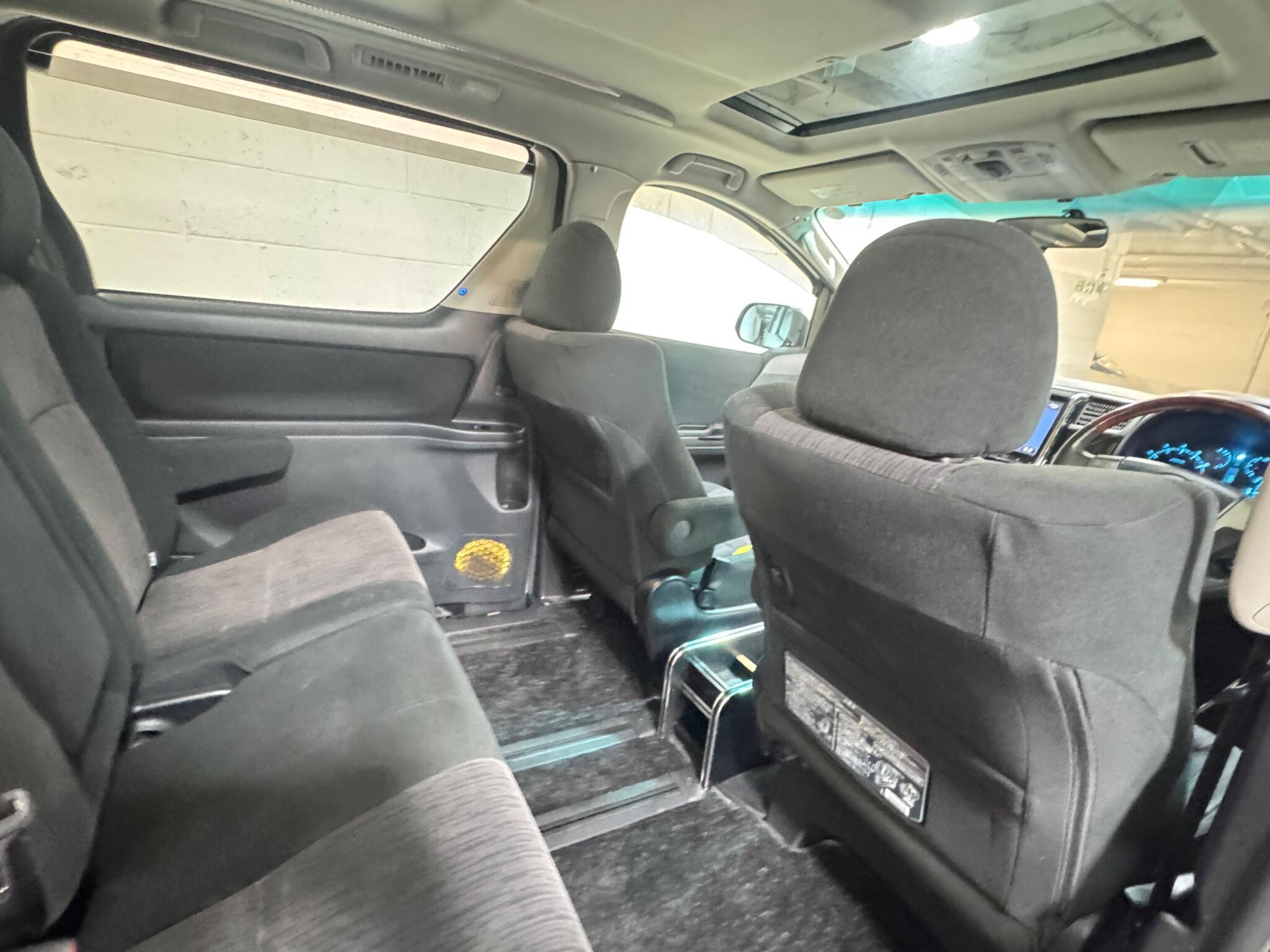 Toyota Vellfire - Image 10