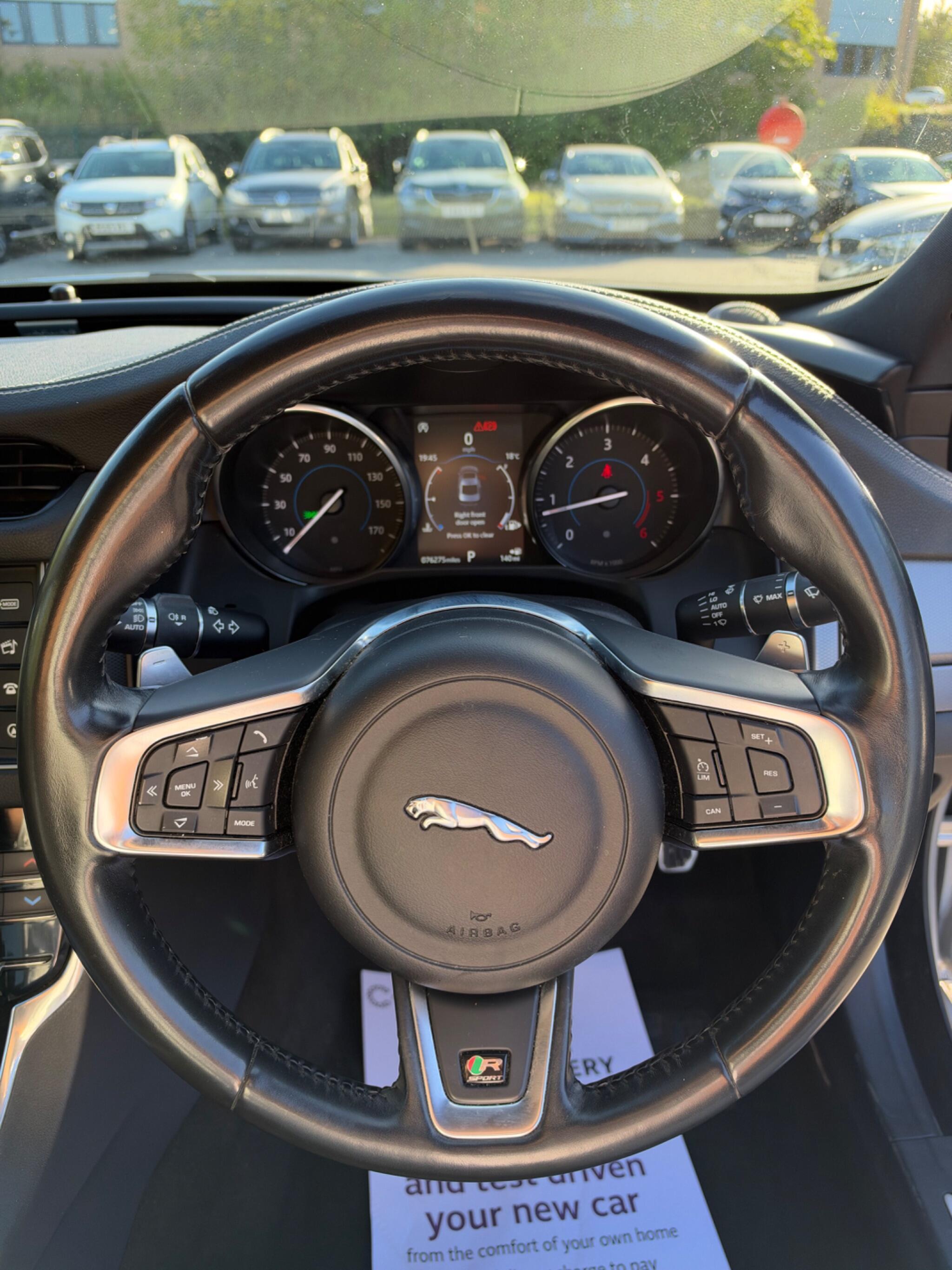 Jaguar XF - Image 19