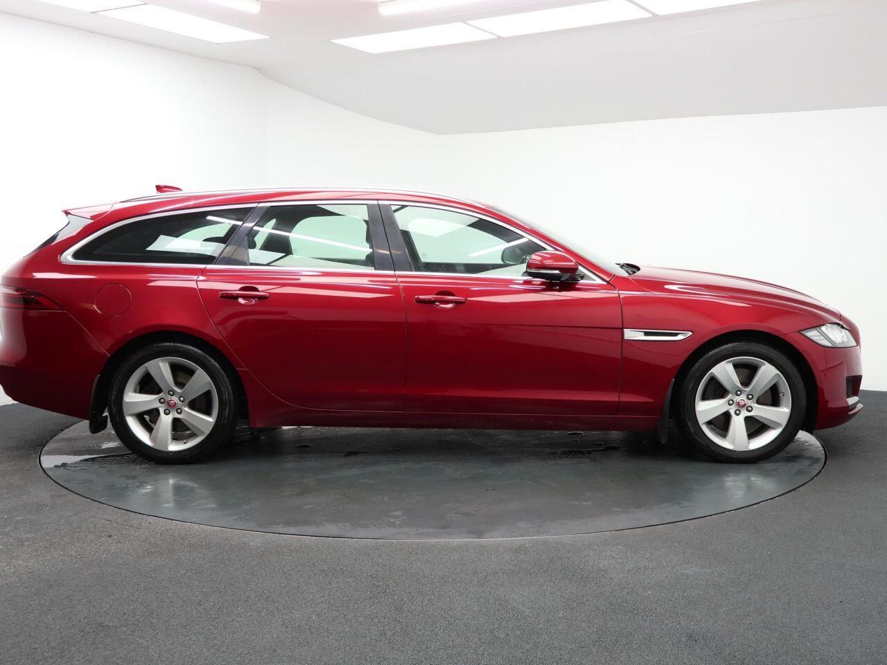 Jaguar XF - Image 7