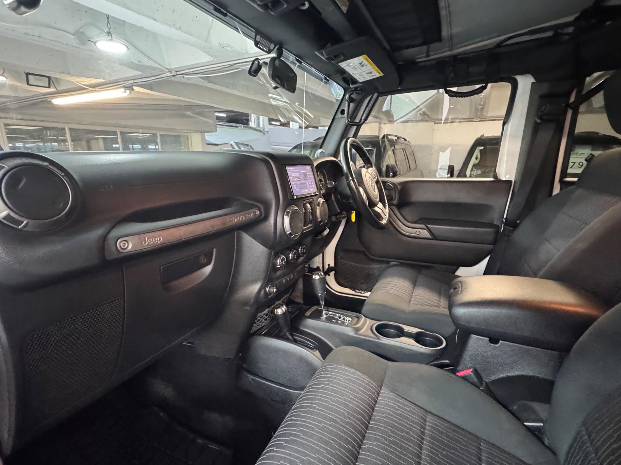 Jeep Wrangler - Image 12