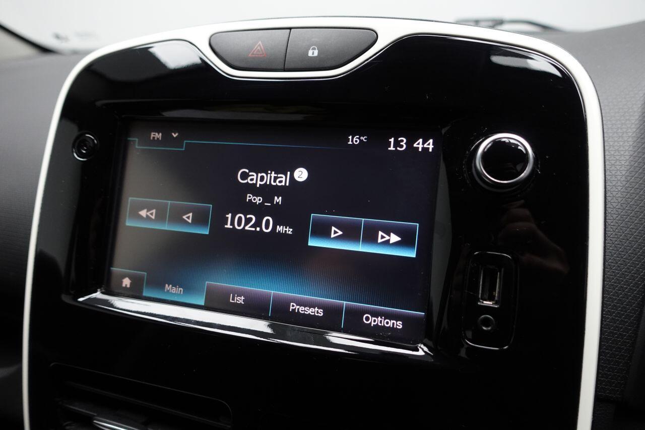 Renault Clio - Image 31