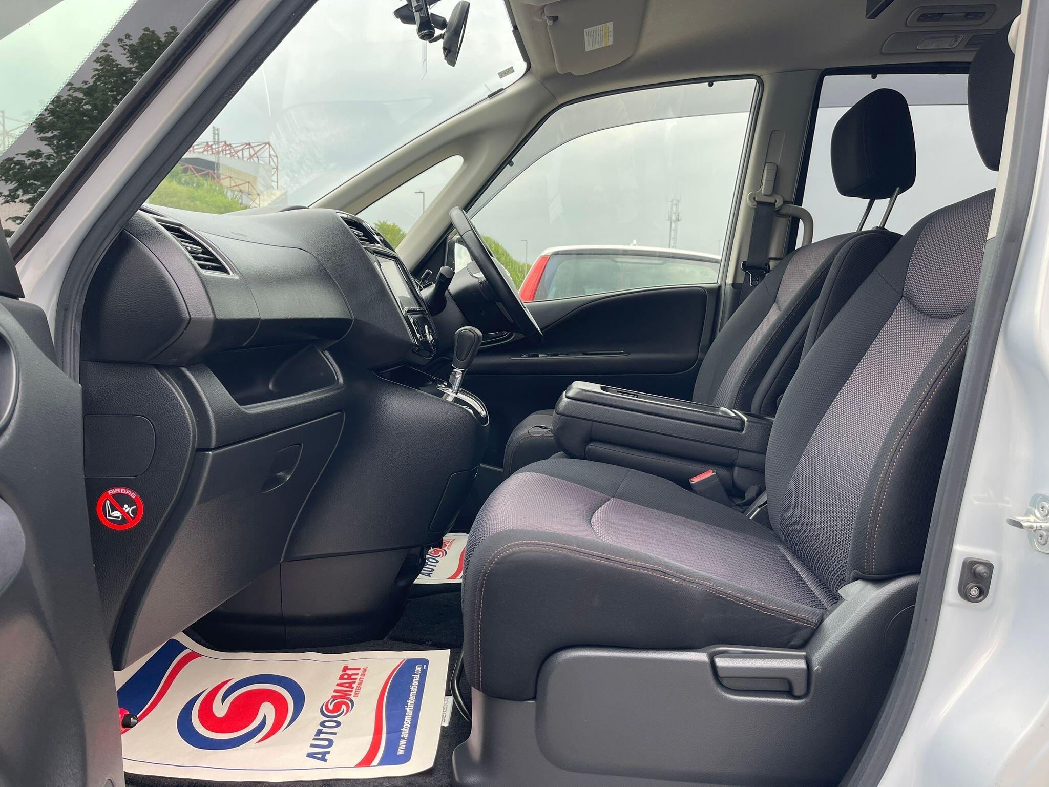 Nissan Serena - Image 14