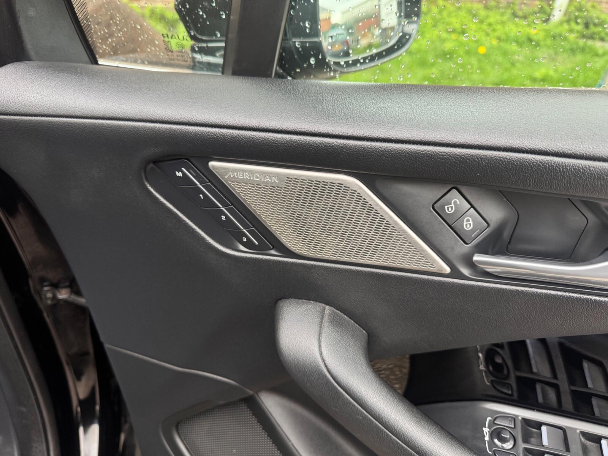 Jaguar I-Pace - Image 39