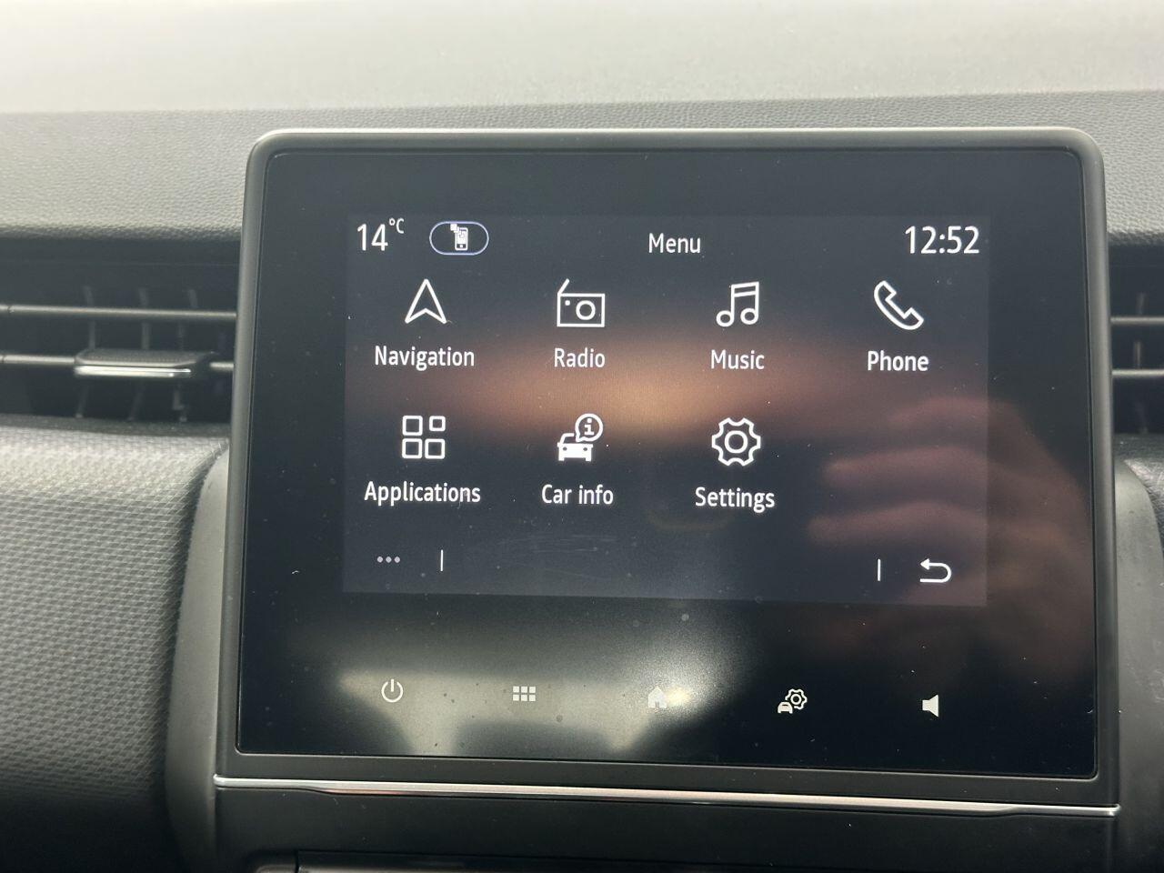 Renault Clio - Image 19