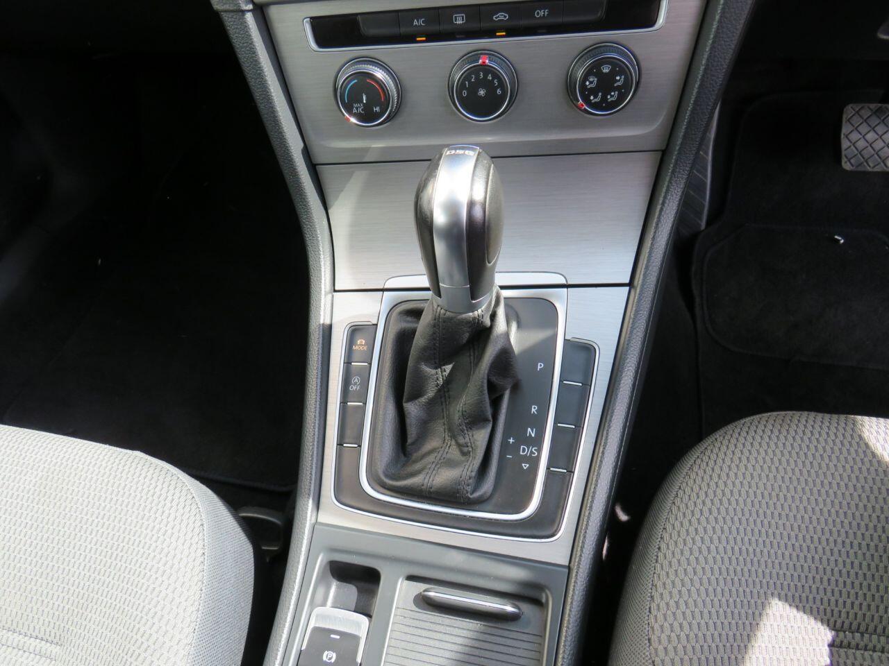 Volkswagen Golf - Image 14