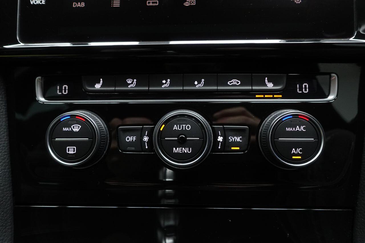 Volkswagen Golf - Image 29