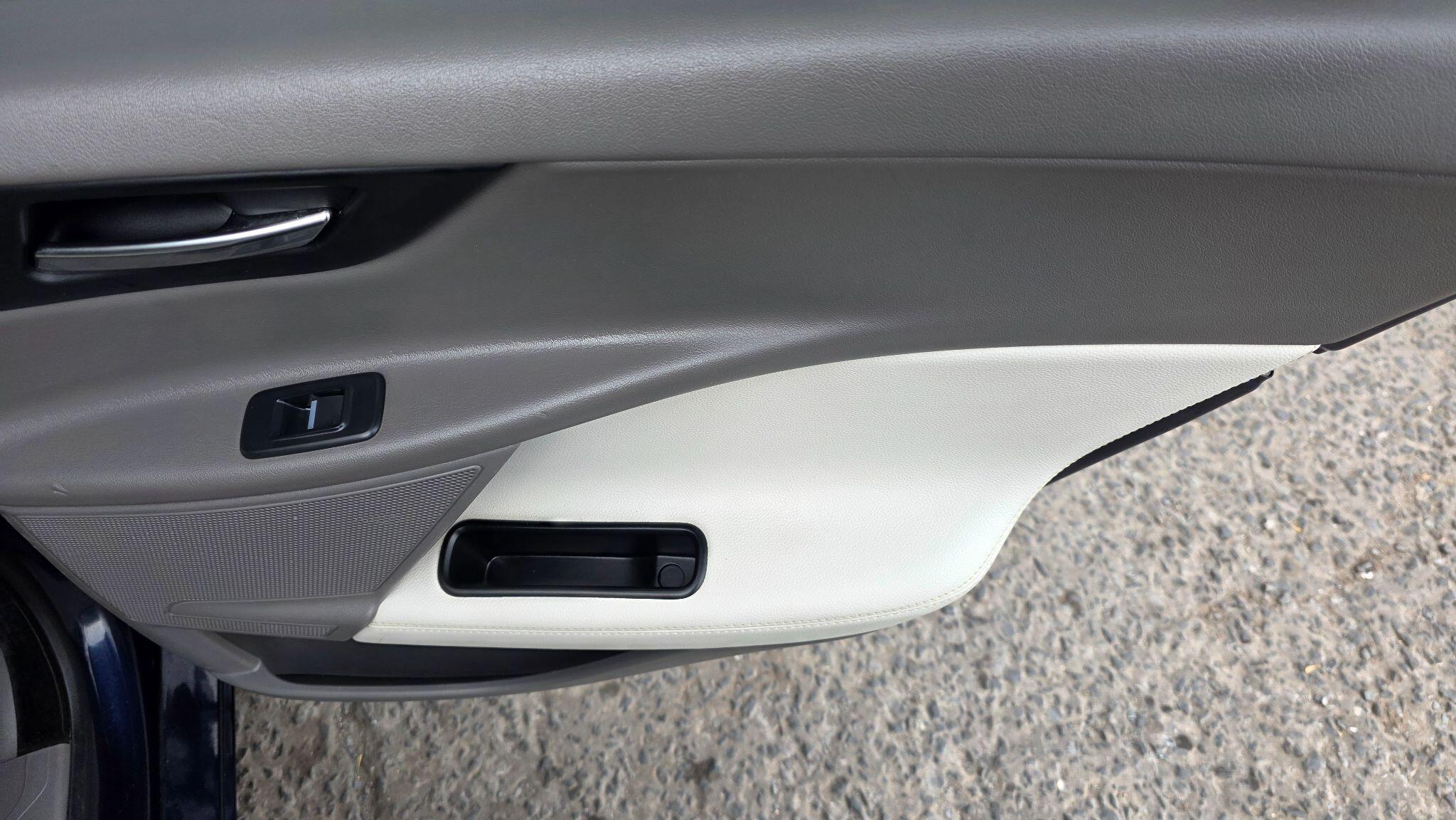 Jaguar XE - Image 25