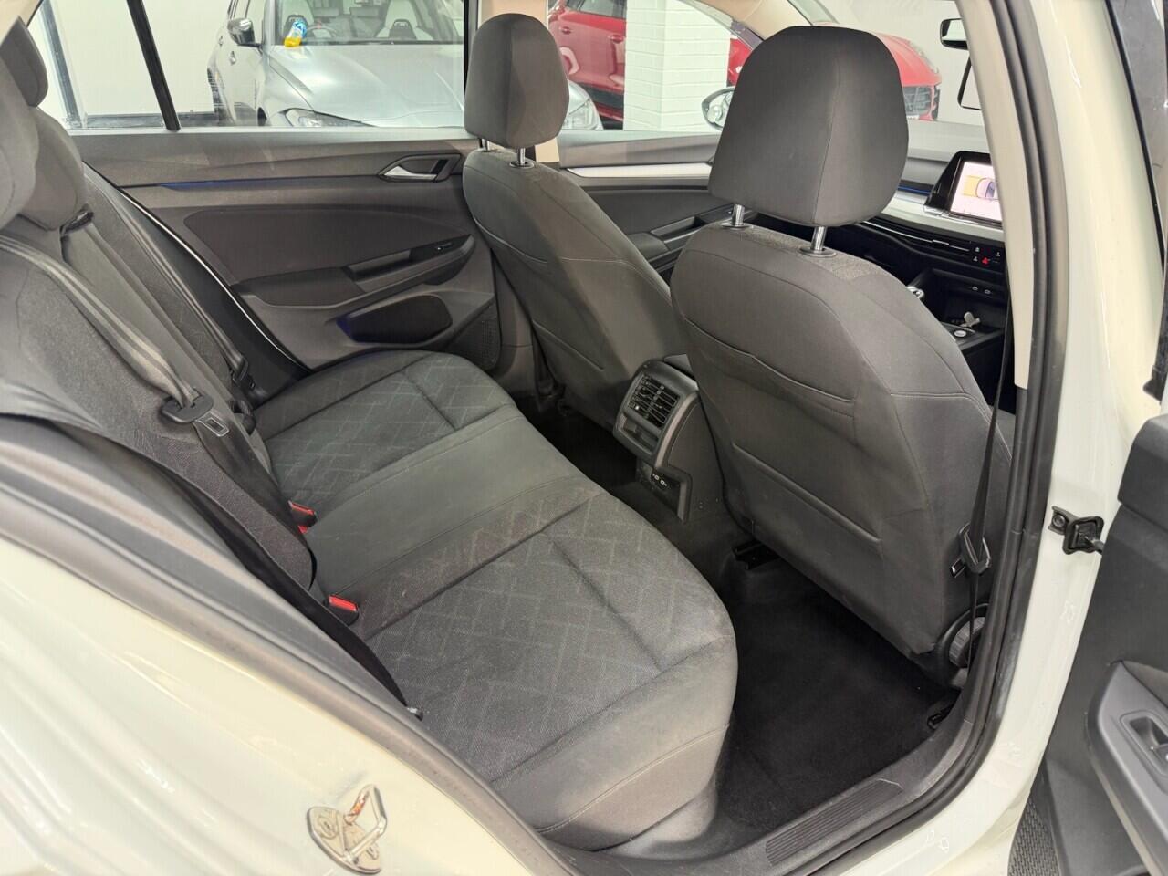Volkswagen Golf - Image 18