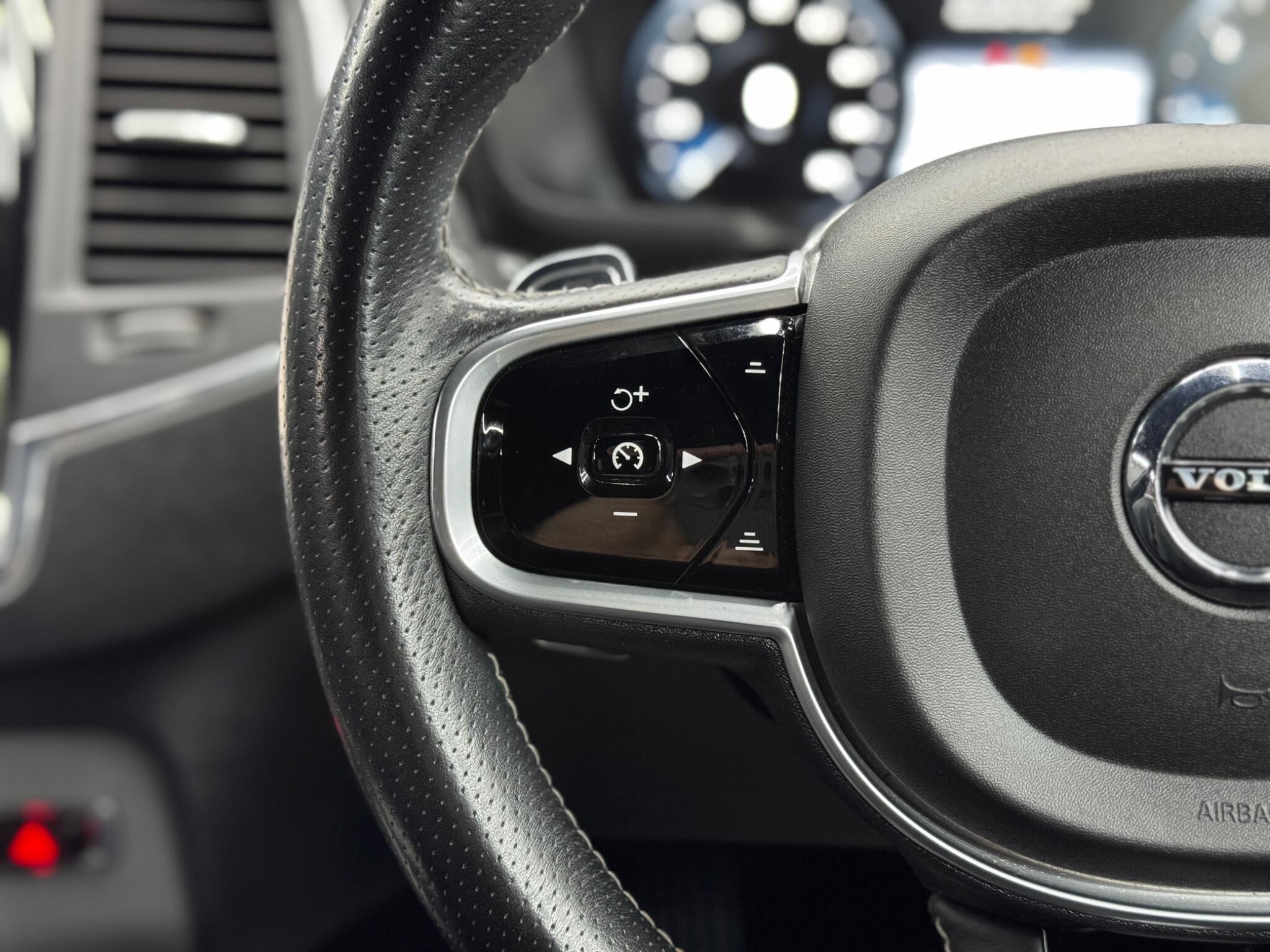 Volvo XC90 - Image 21