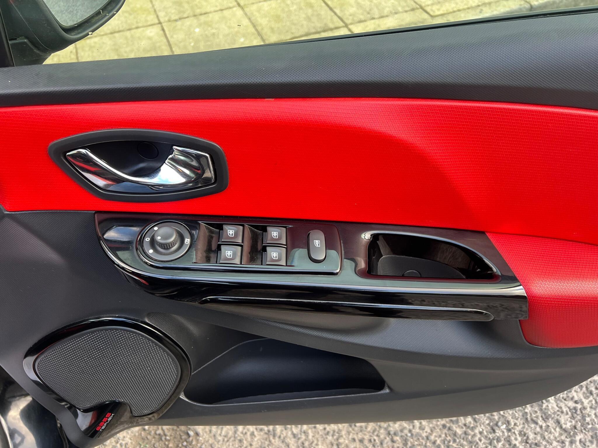 Renault Clio - Image 21