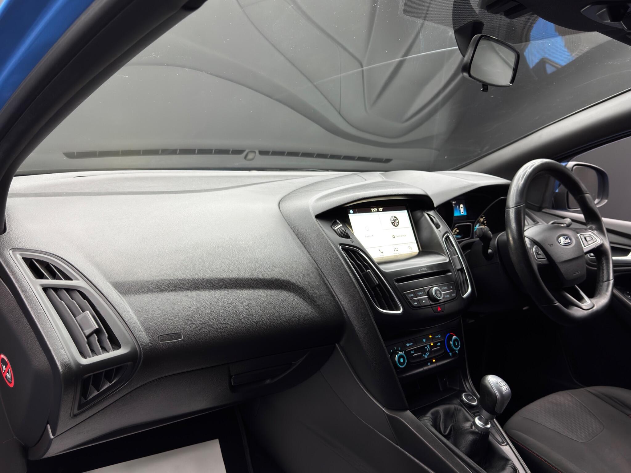 Ford Focus - Image 11