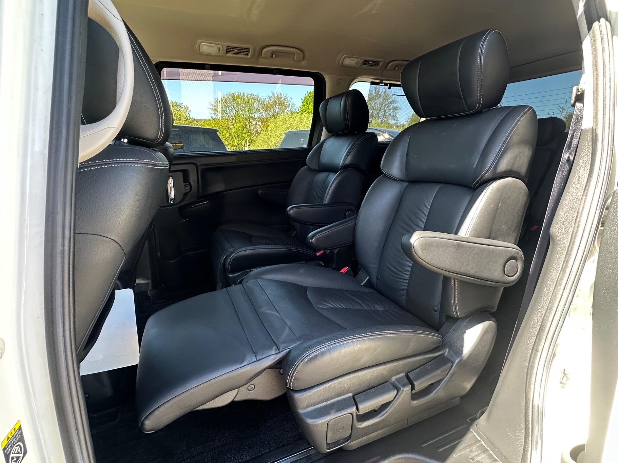 Nissan Elgrand - Image 9