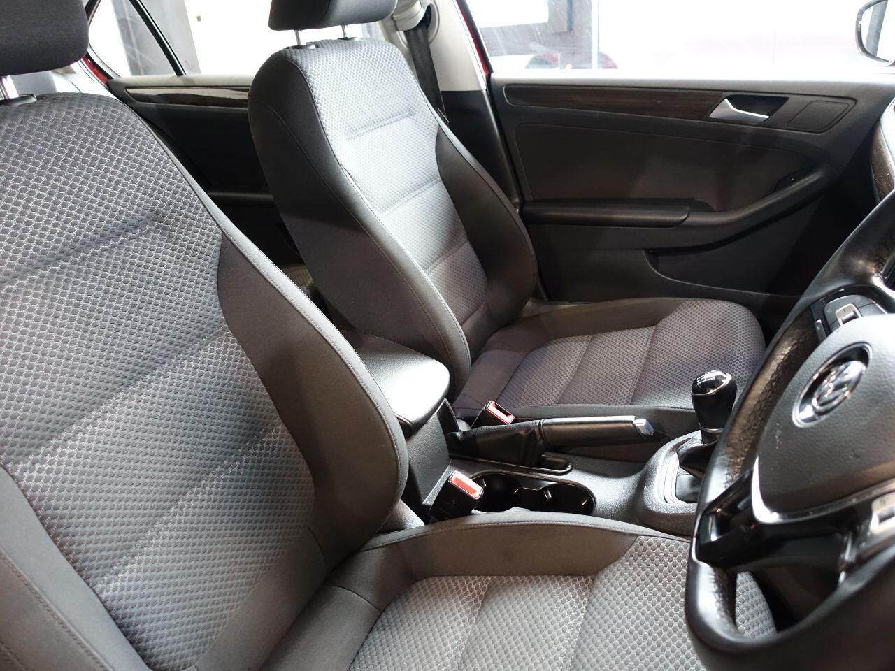 Volkswagen Jetta - Image 18