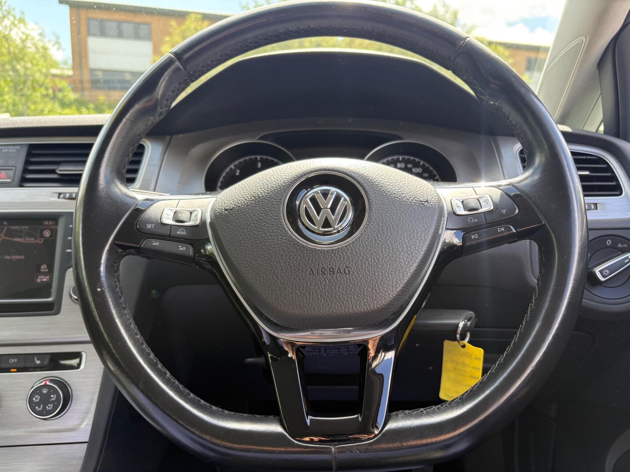 Volkswagen Golf - Image 30