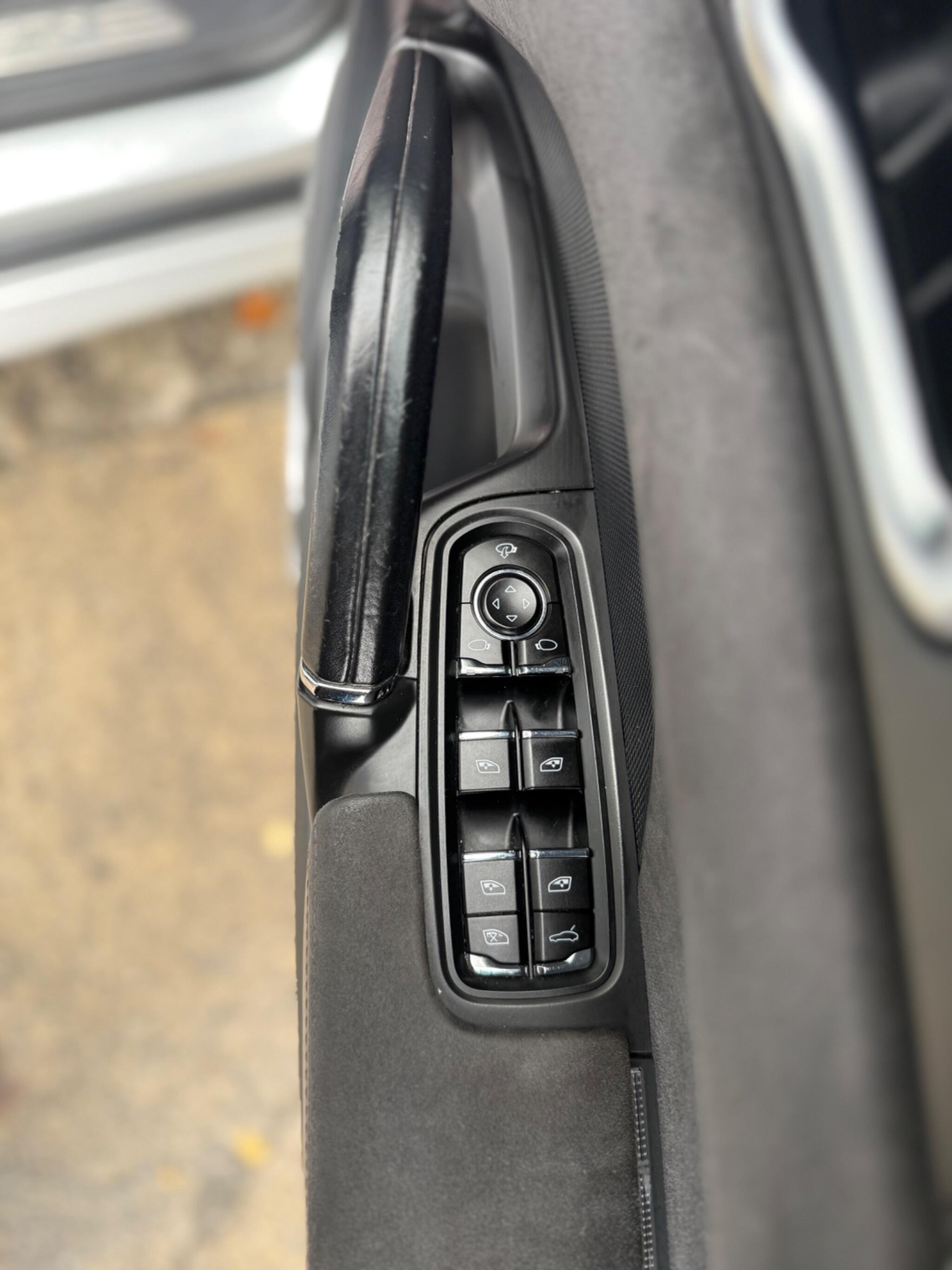 Porsche Cayenne - Image 45