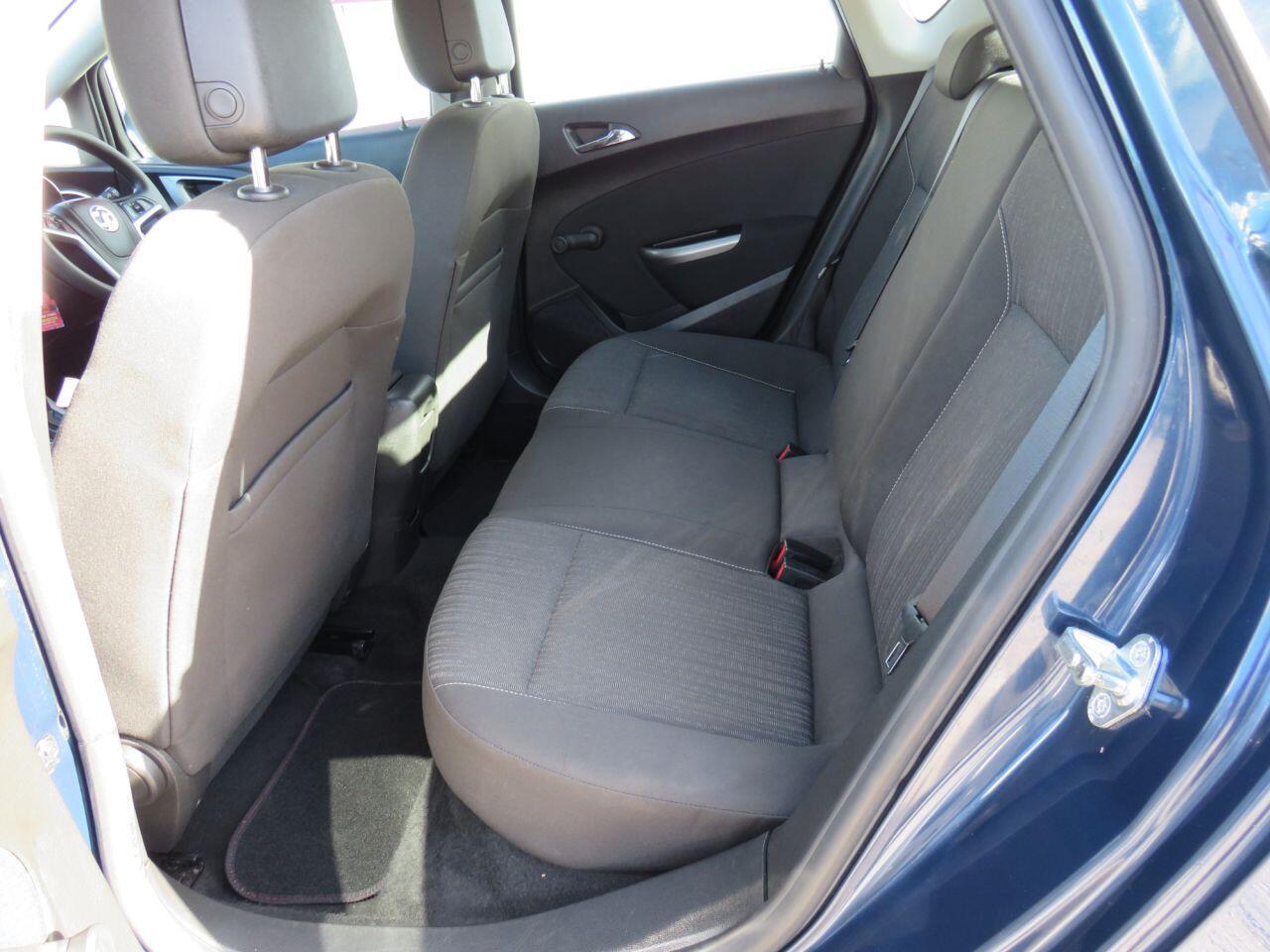 Vauxhall Astra - Image 11