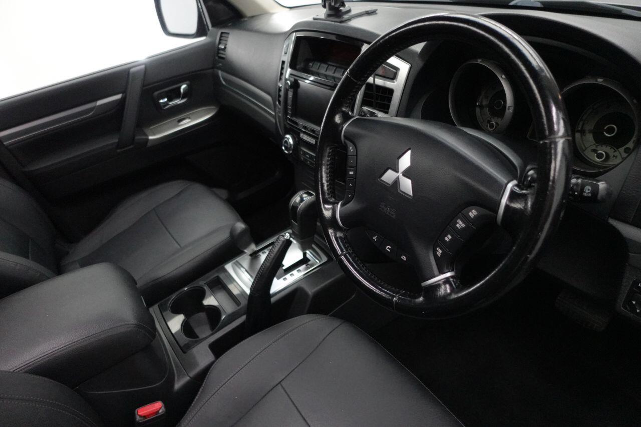 Mitsubishi Shogun - Image 11