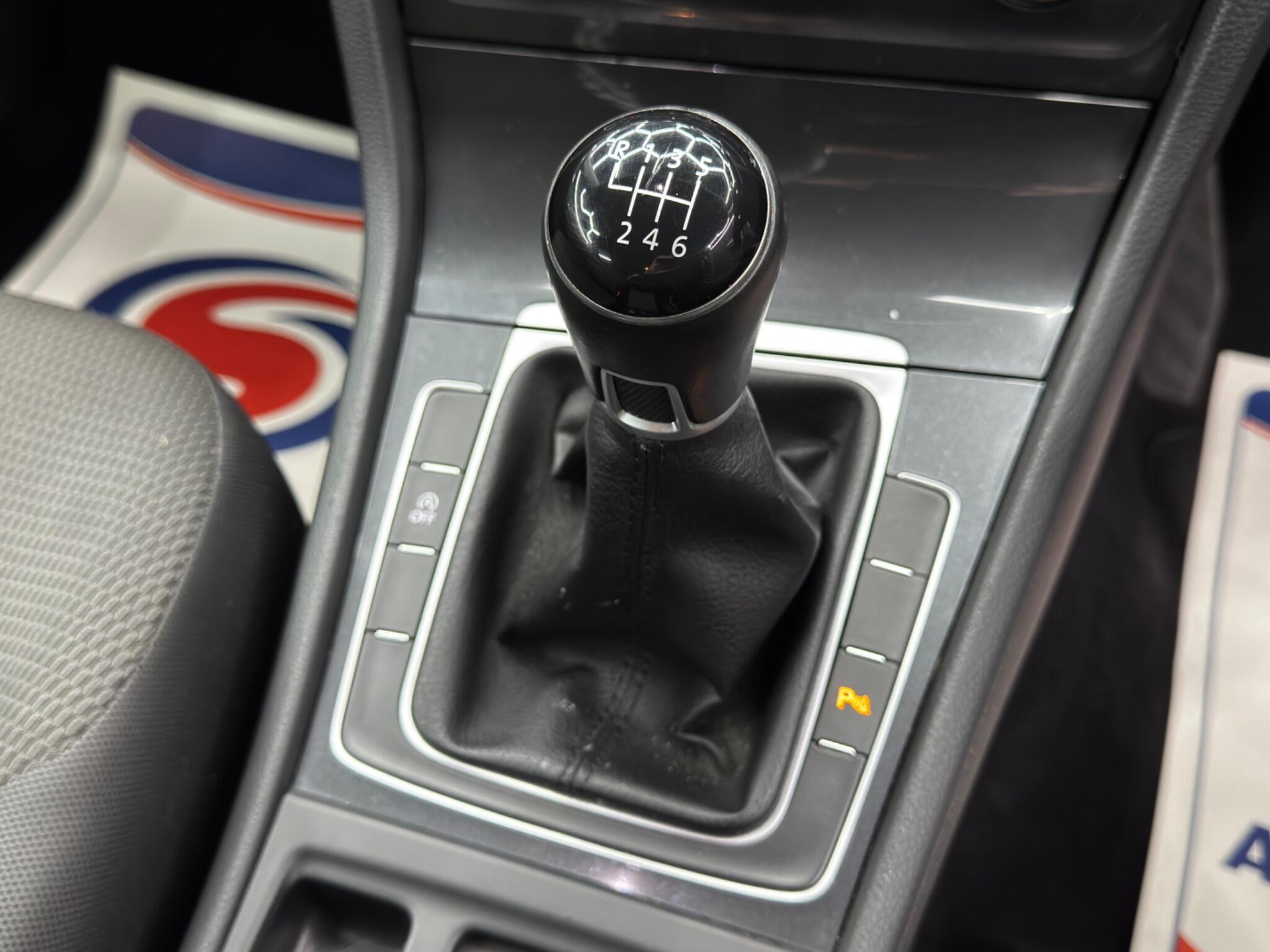 Volkswagen Golf - Image 25