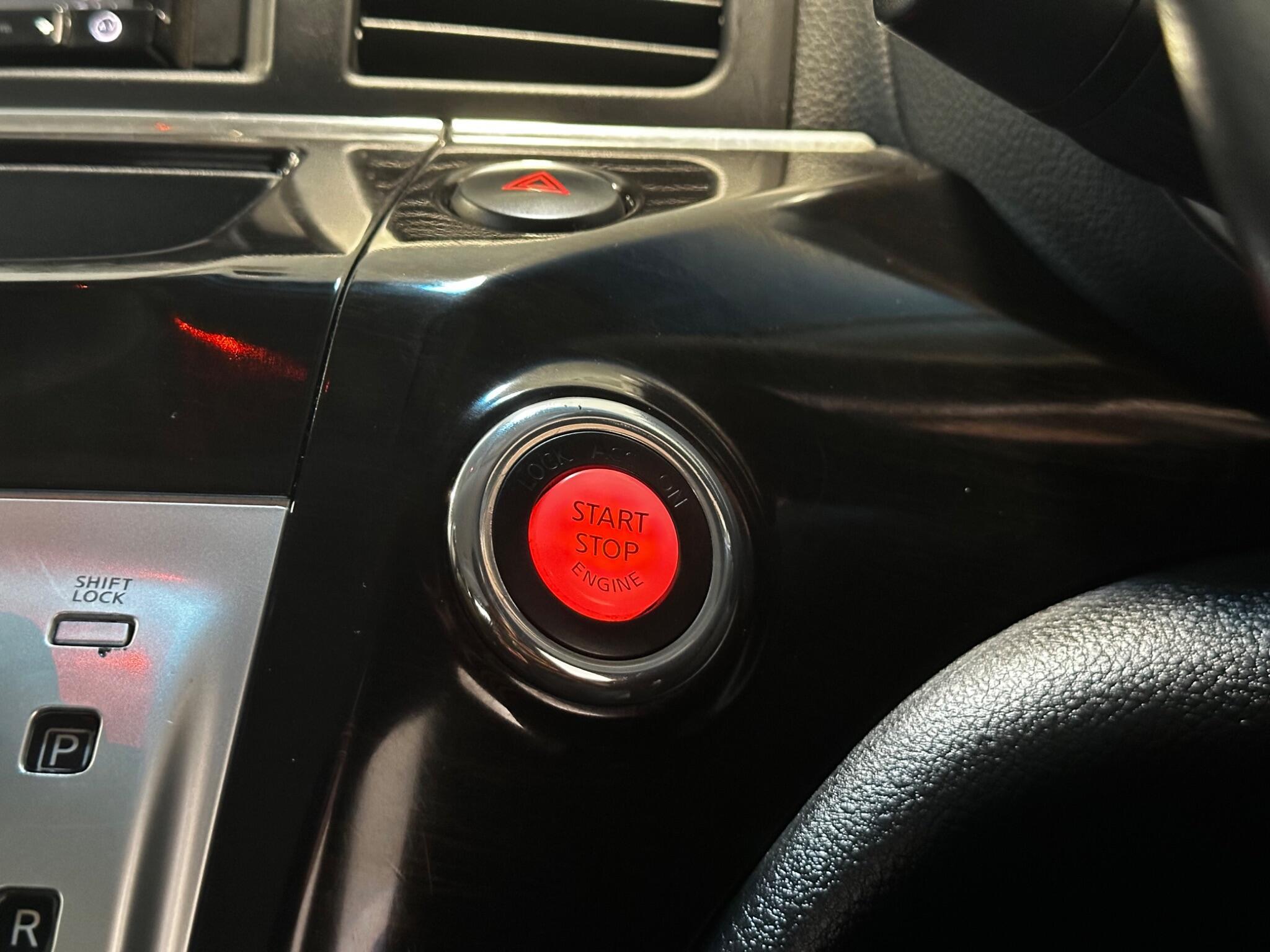 Nissan Elgrand - Image 32