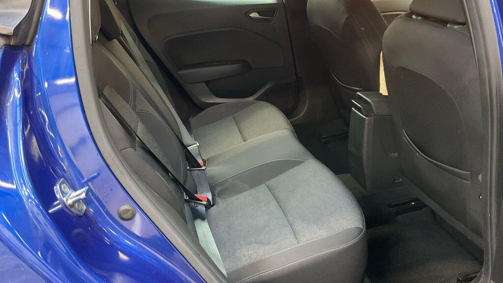 Renault Clio - Image 10