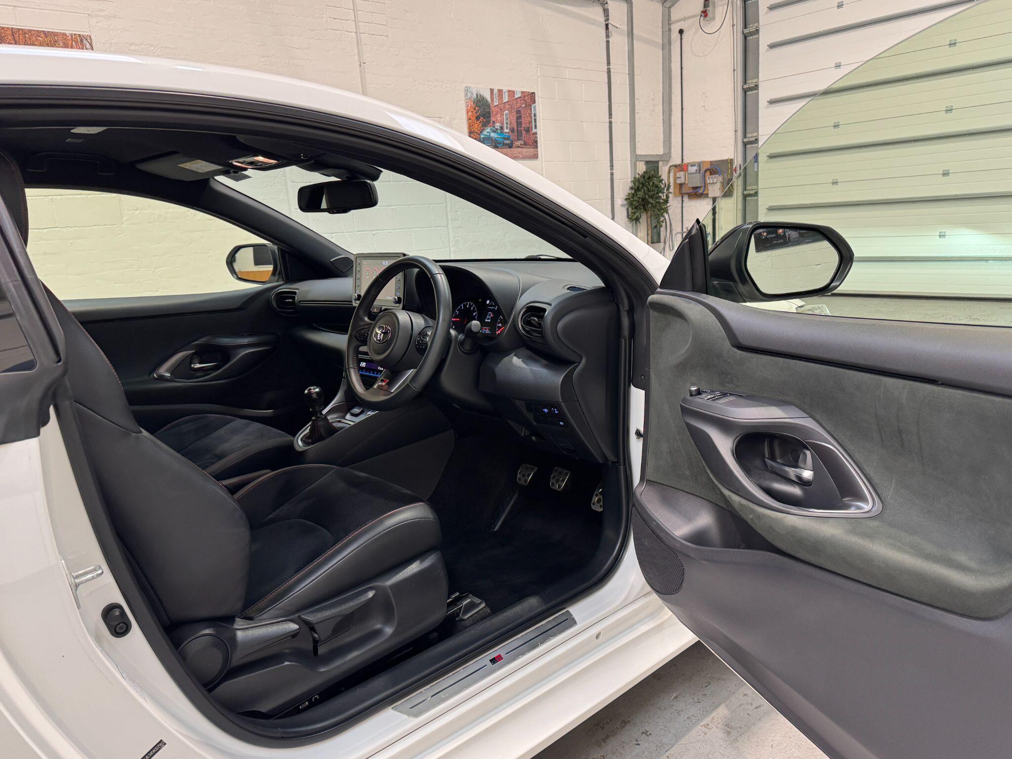 Toyota Yaris - Image 19