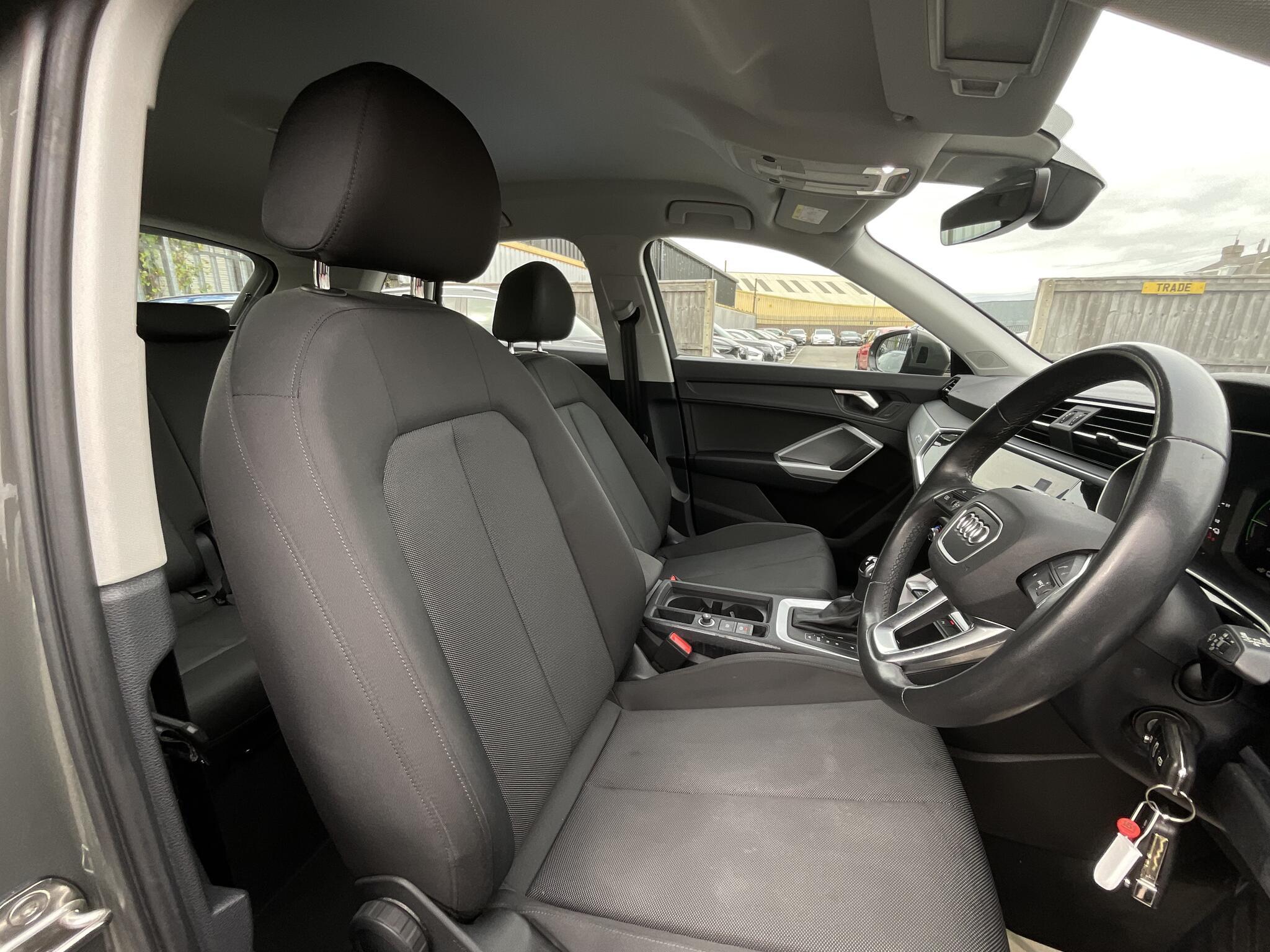 Audi Q3 - Image 8