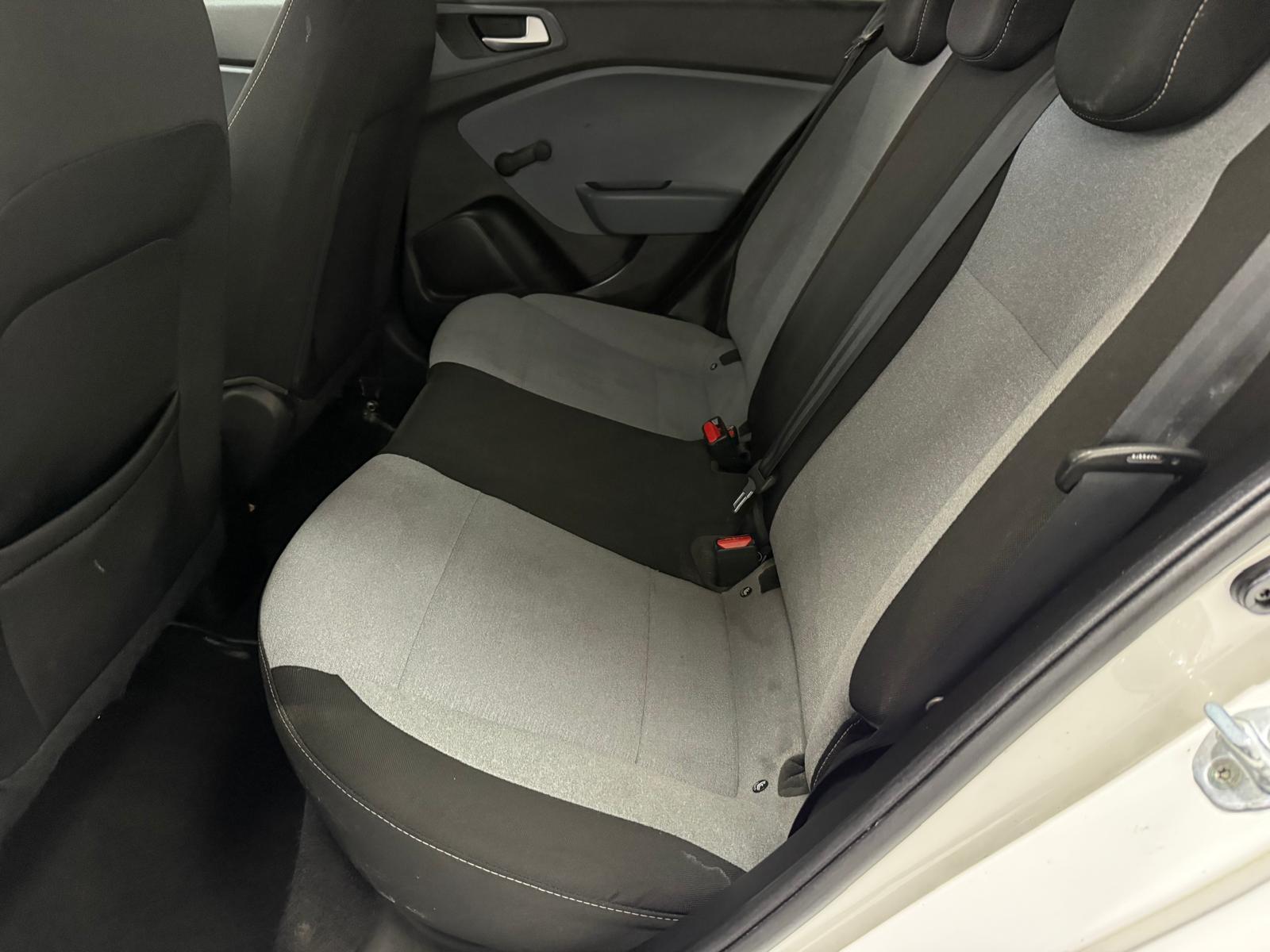 Hyundai i20 - Image 33