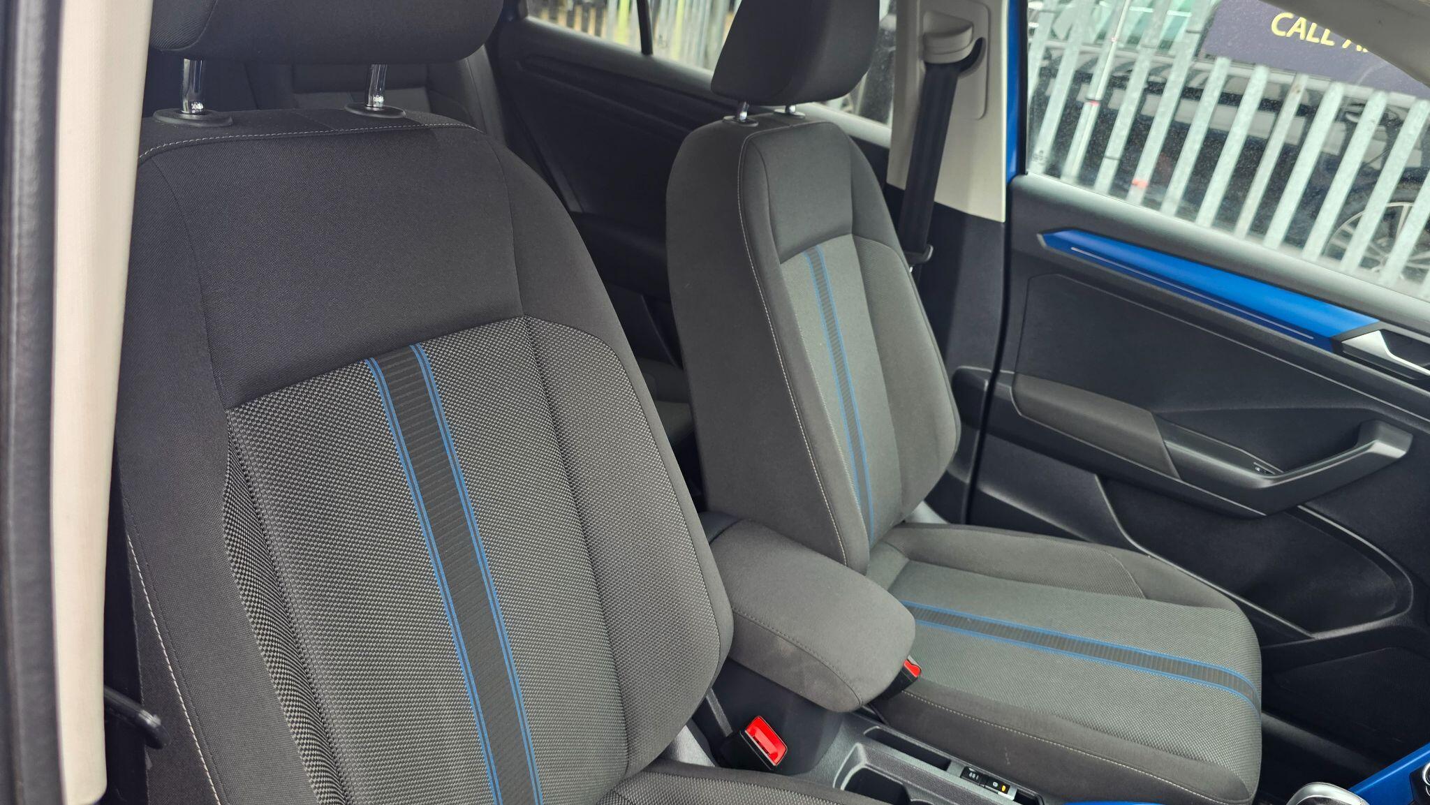 Volkswagen T-Roc - Image 31