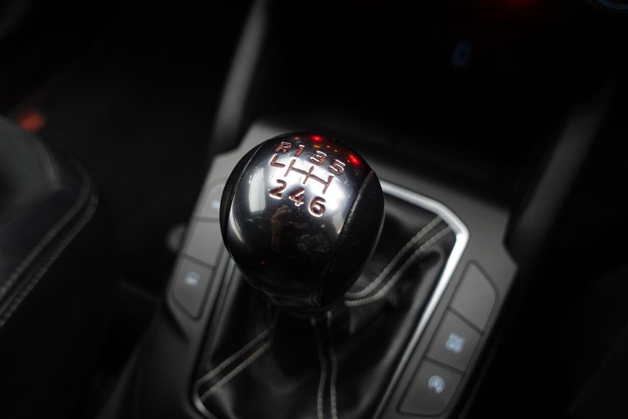 Ford Focus - Image 39