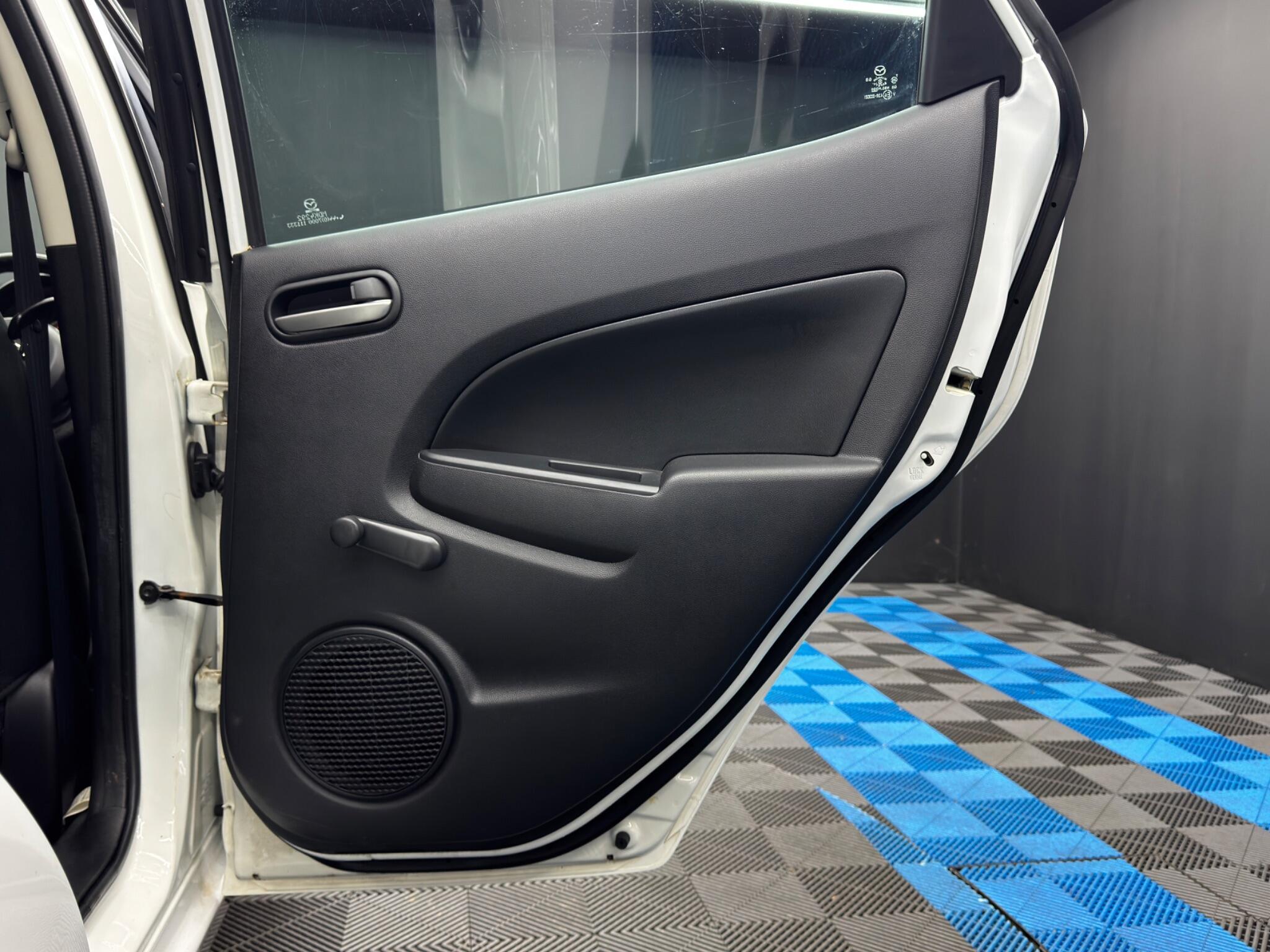 Mazda MAZDA2 - Image 30