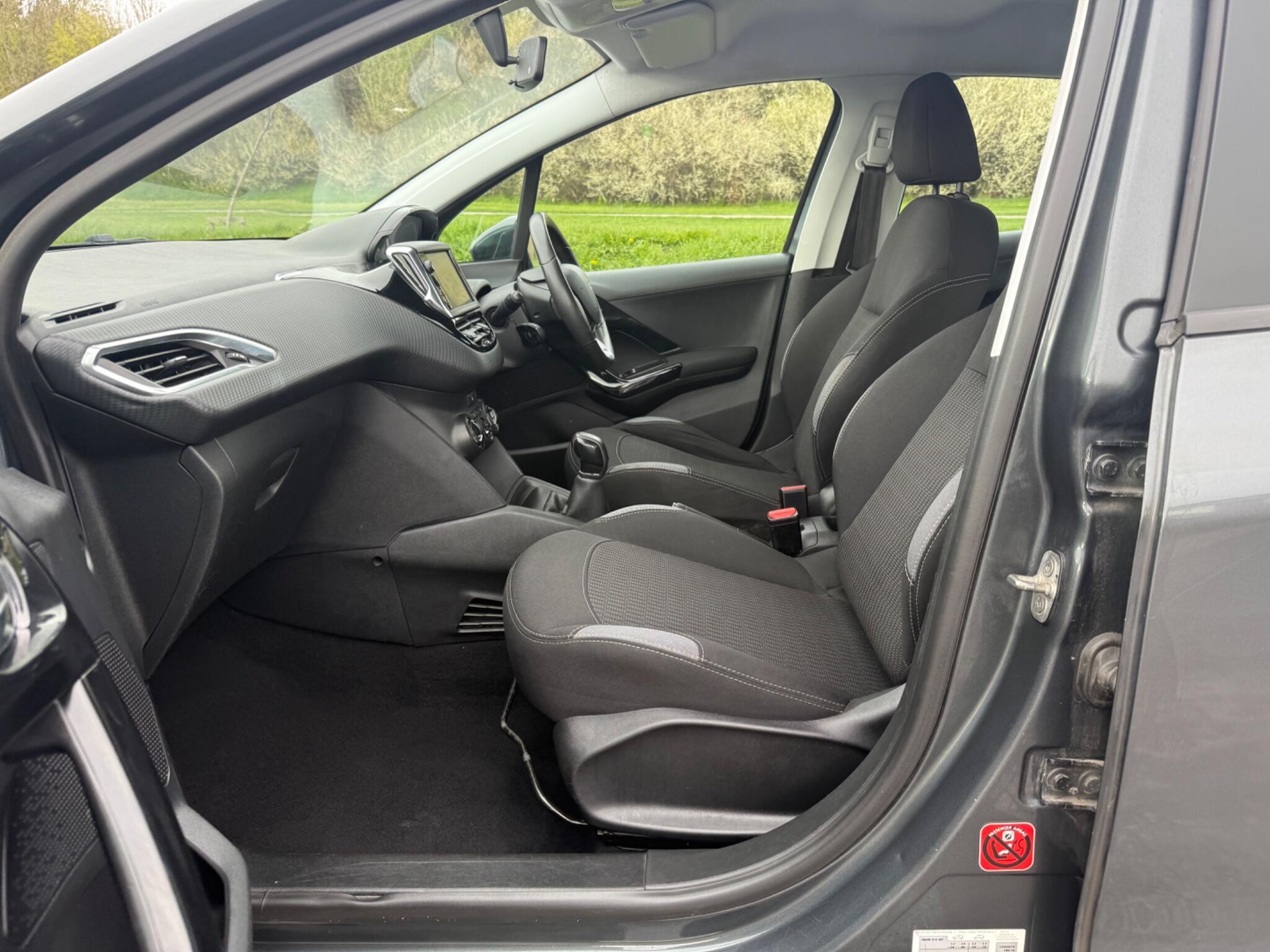 Peugeot 208 - Image 7