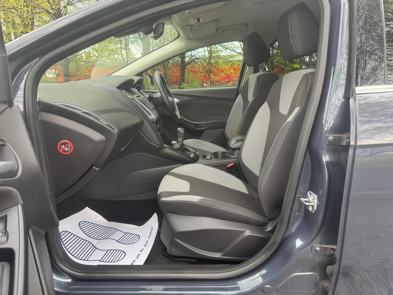 Ford Focus - Image 40