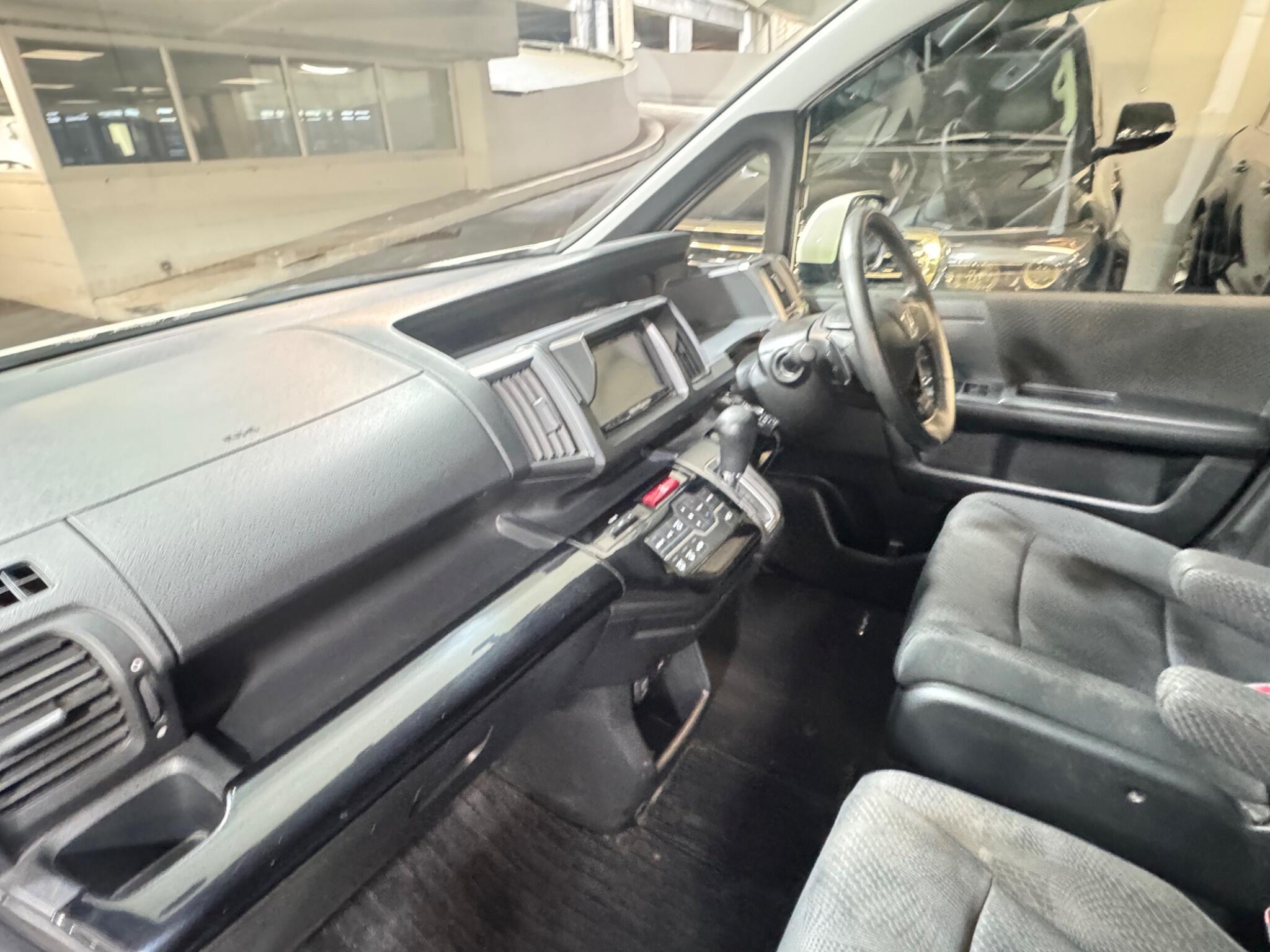 Honda Stepwagon - Image 9