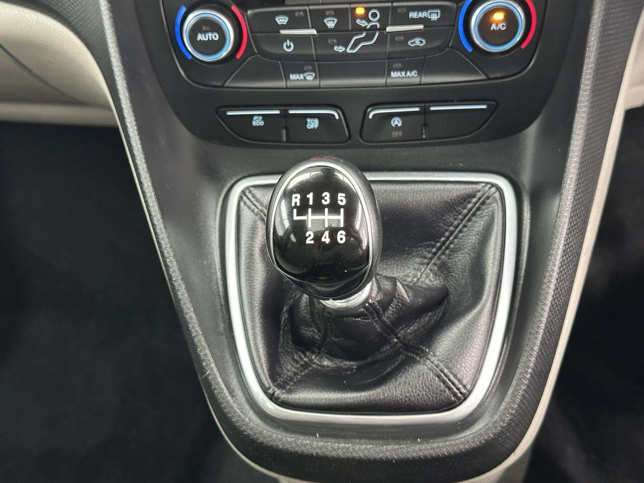 Ford Grand Tourneo Connect - Image 25