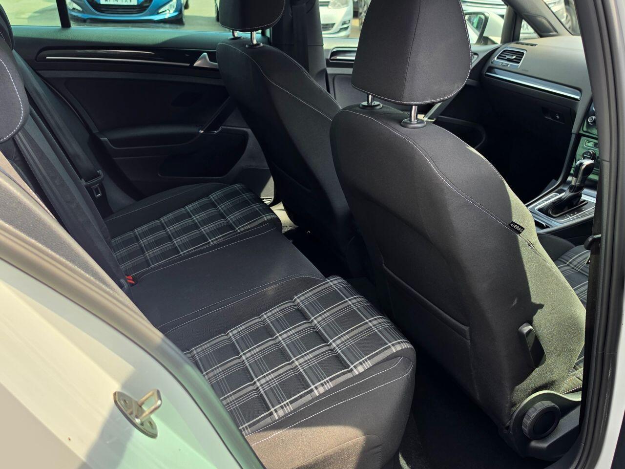Volkswagen Golf - Image 18