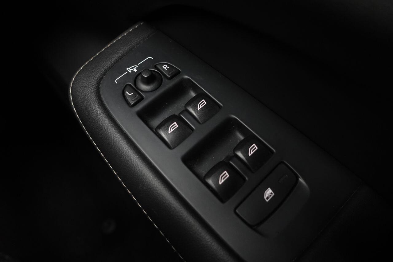 Volvo S60 - Image 50