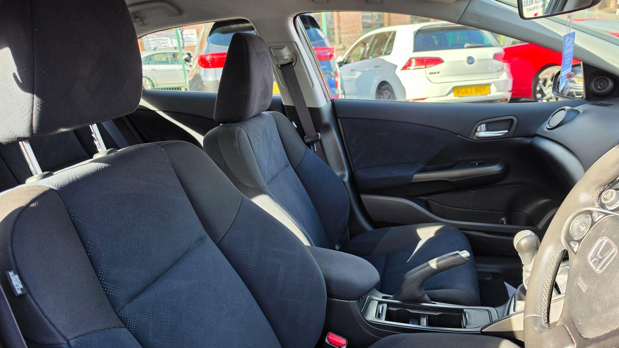 Honda Civic - Image 12