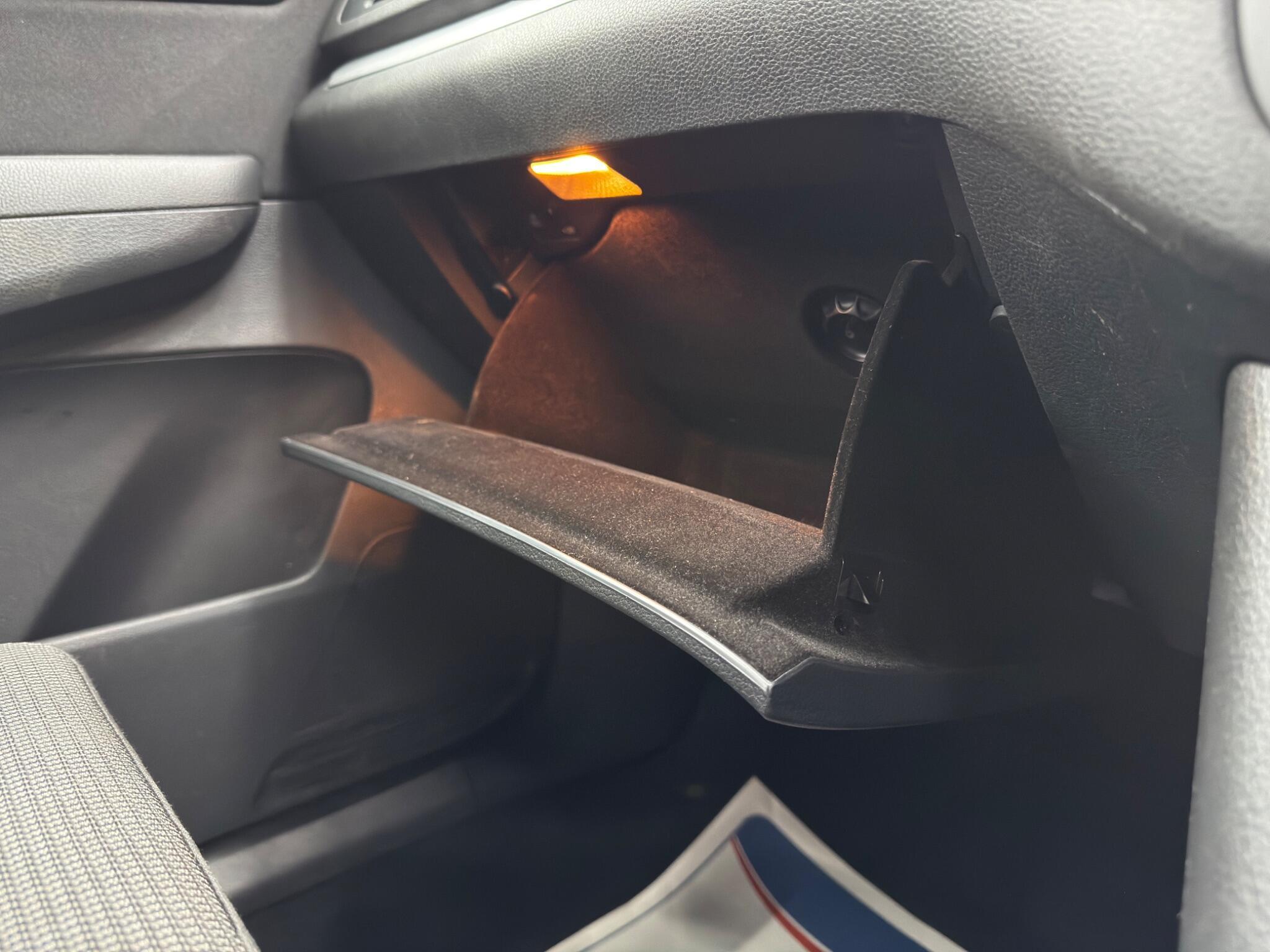 Volkswagen Sharan - Image 35