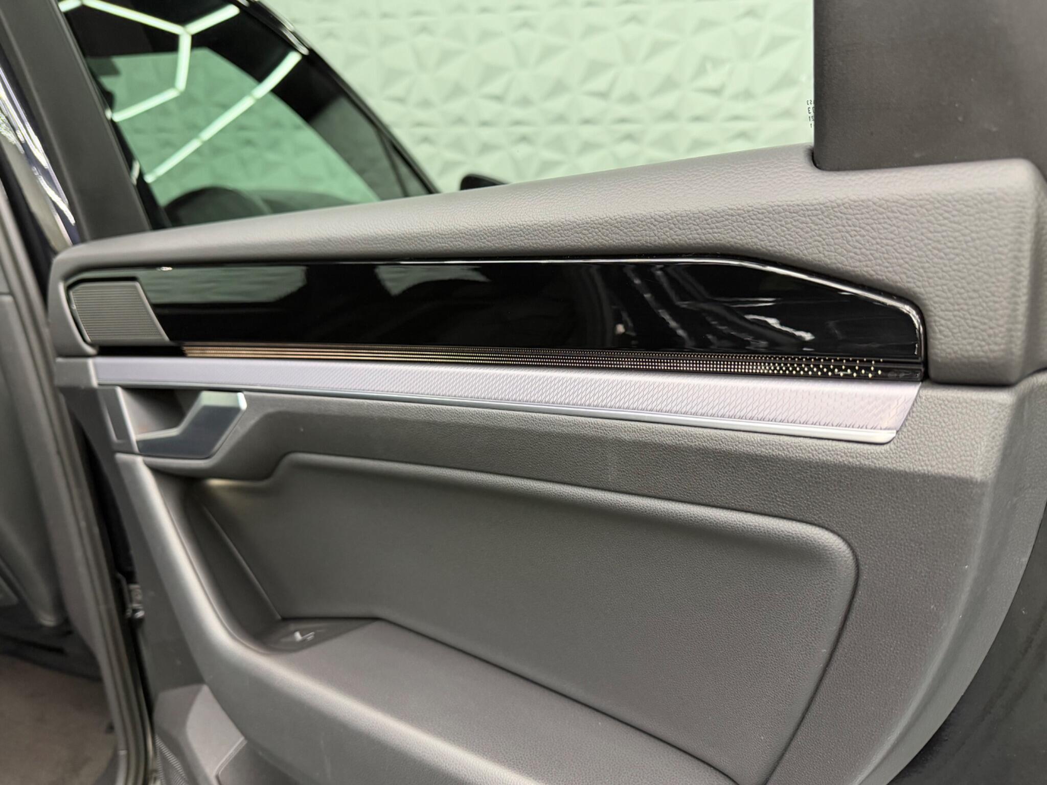 Volkswagen Touareg - Image 17