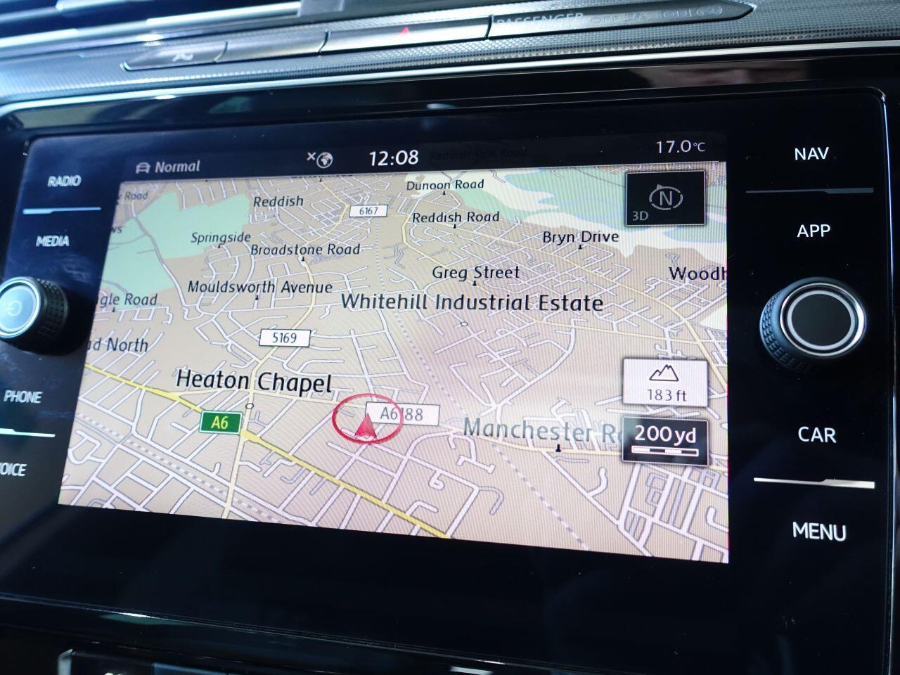 Volkswagen Passat - Image 34