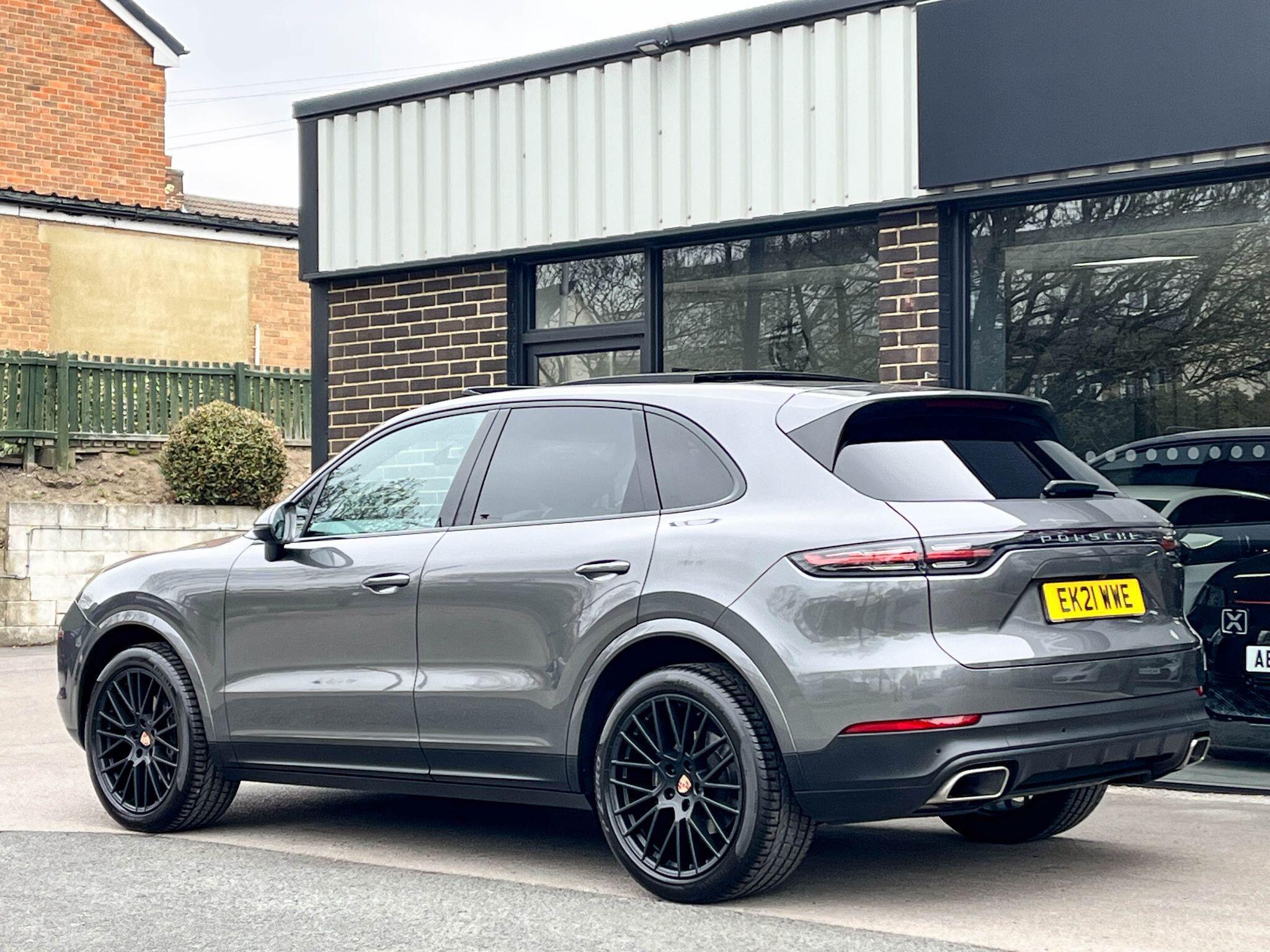 Porsche Cayenne - Image 4