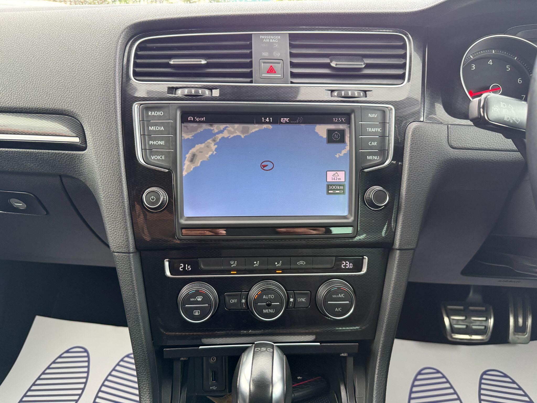 Volkswagen Golf - Image 40