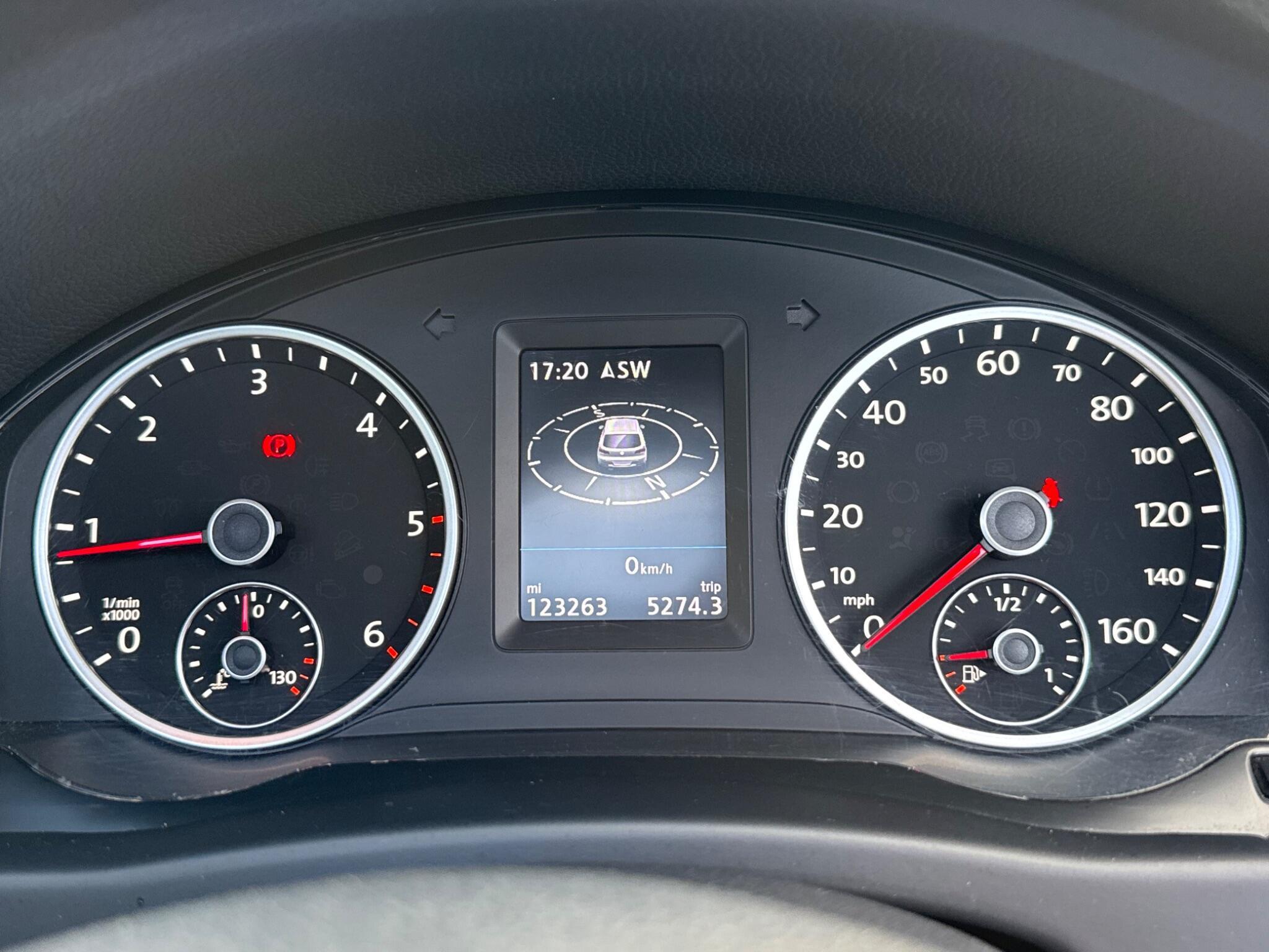 Volkswagen Tiguan - Image 24