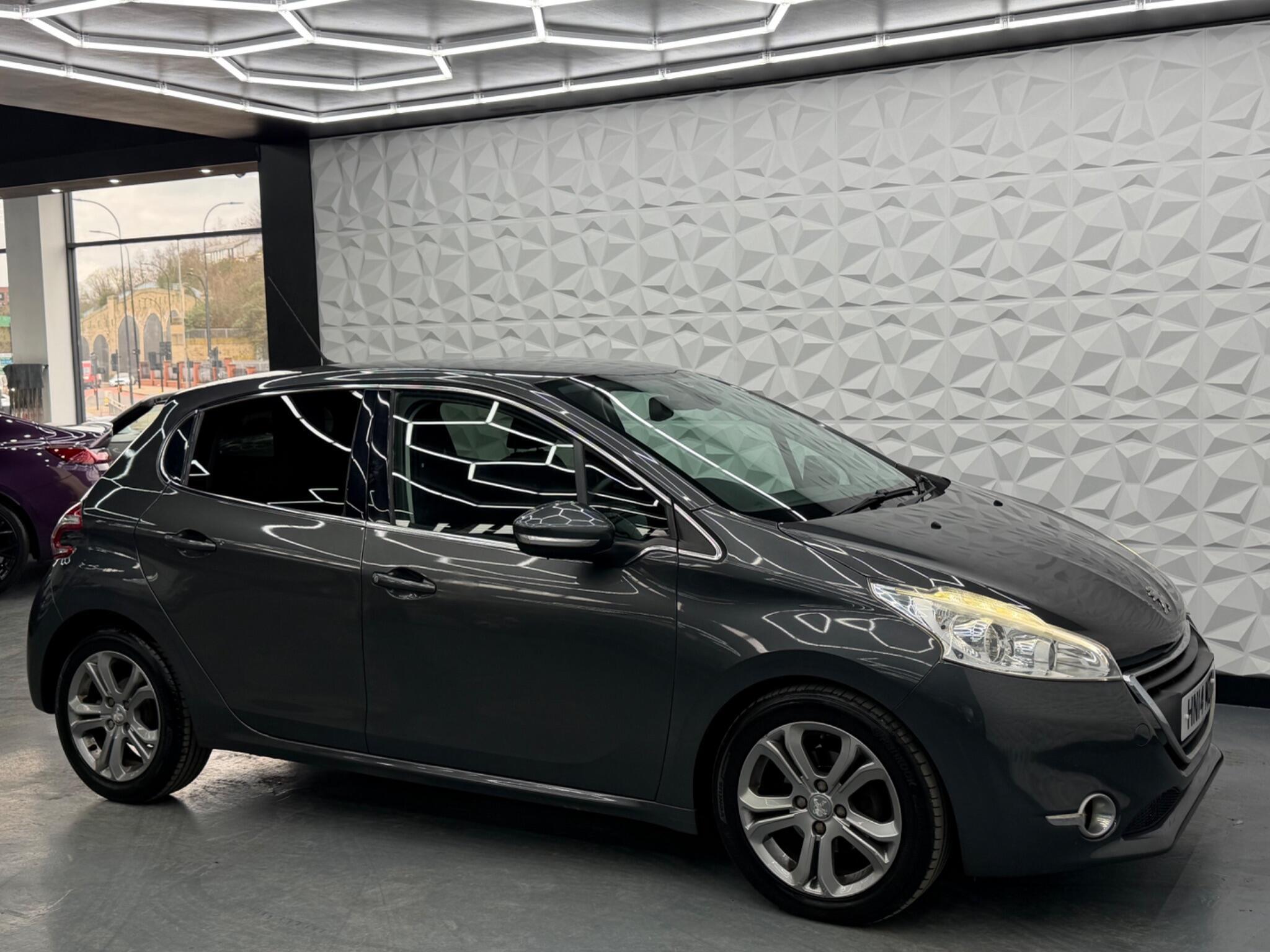 Peugeot 208 - Image 13