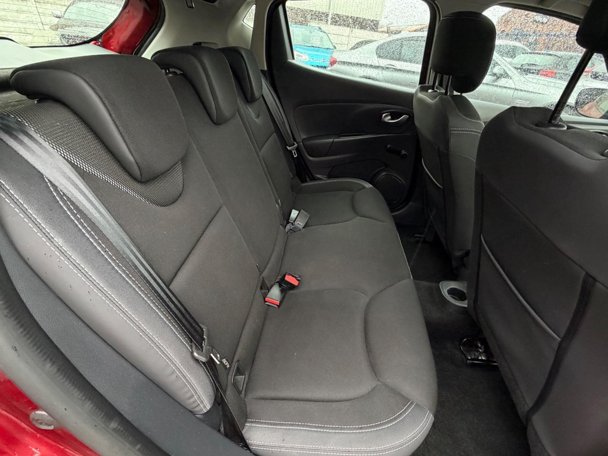 Renault Clio - Image 13
