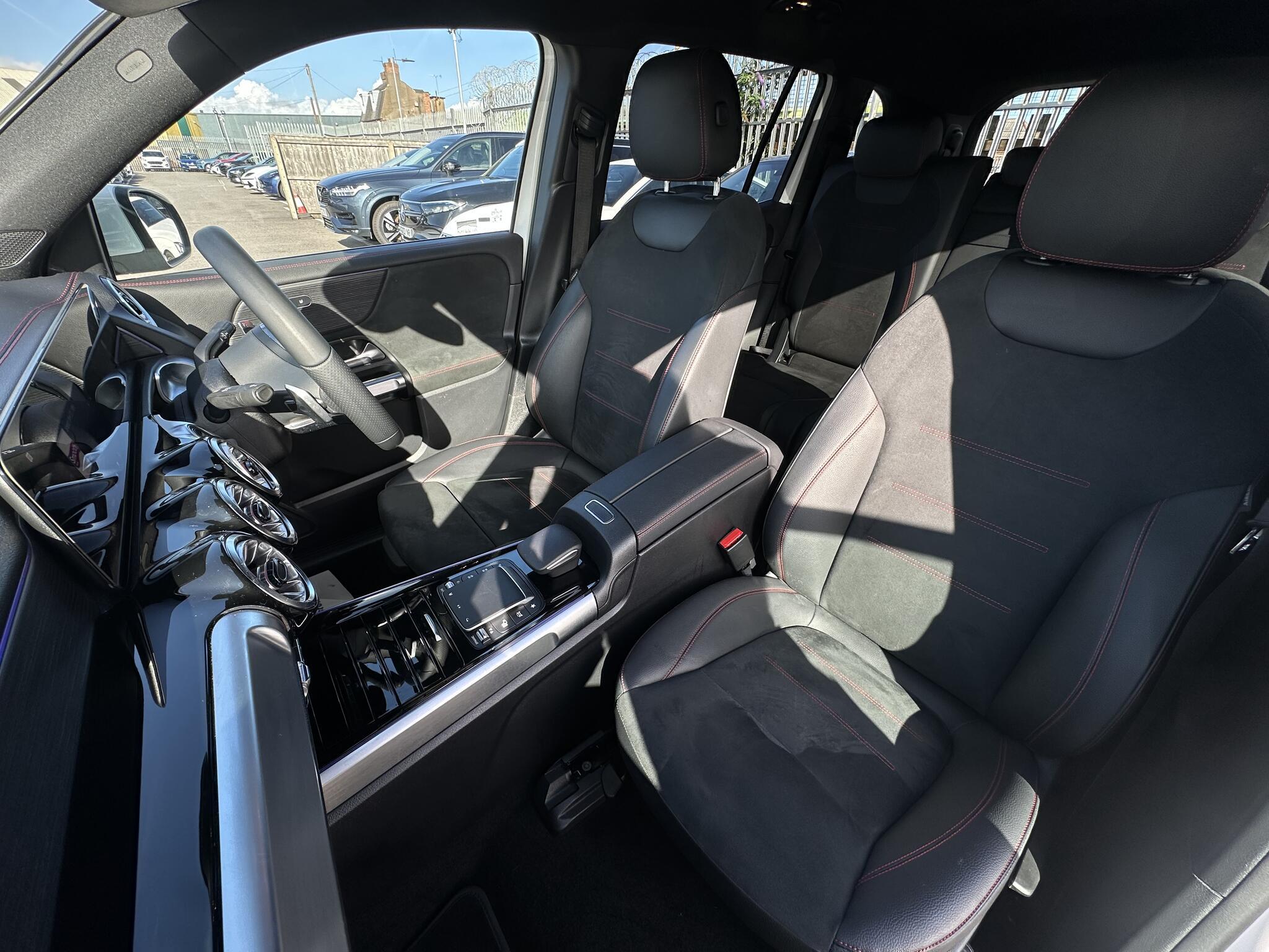 Mercedes Eqb - Image 18