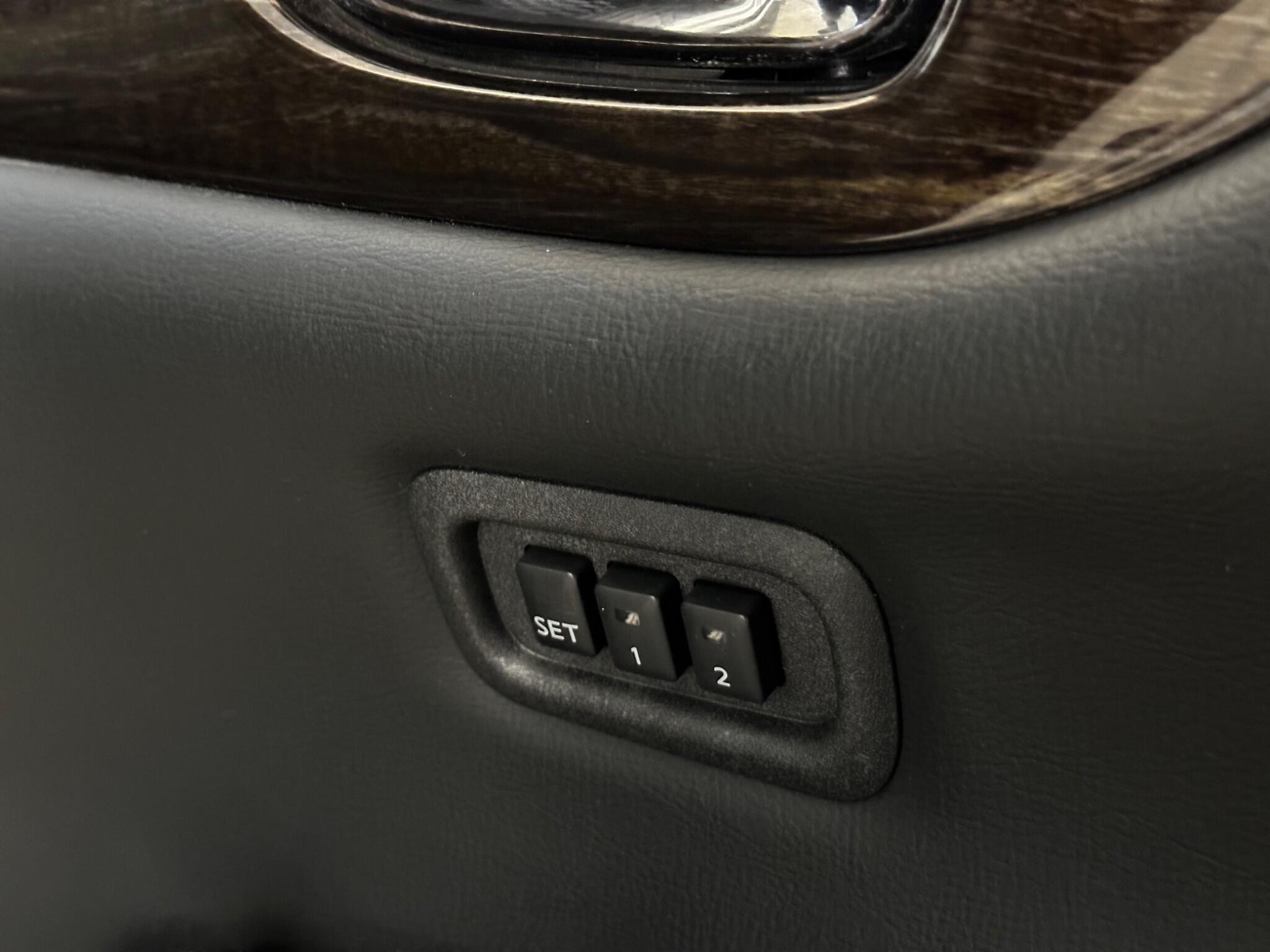 Nissan Elgrand - Image 13
