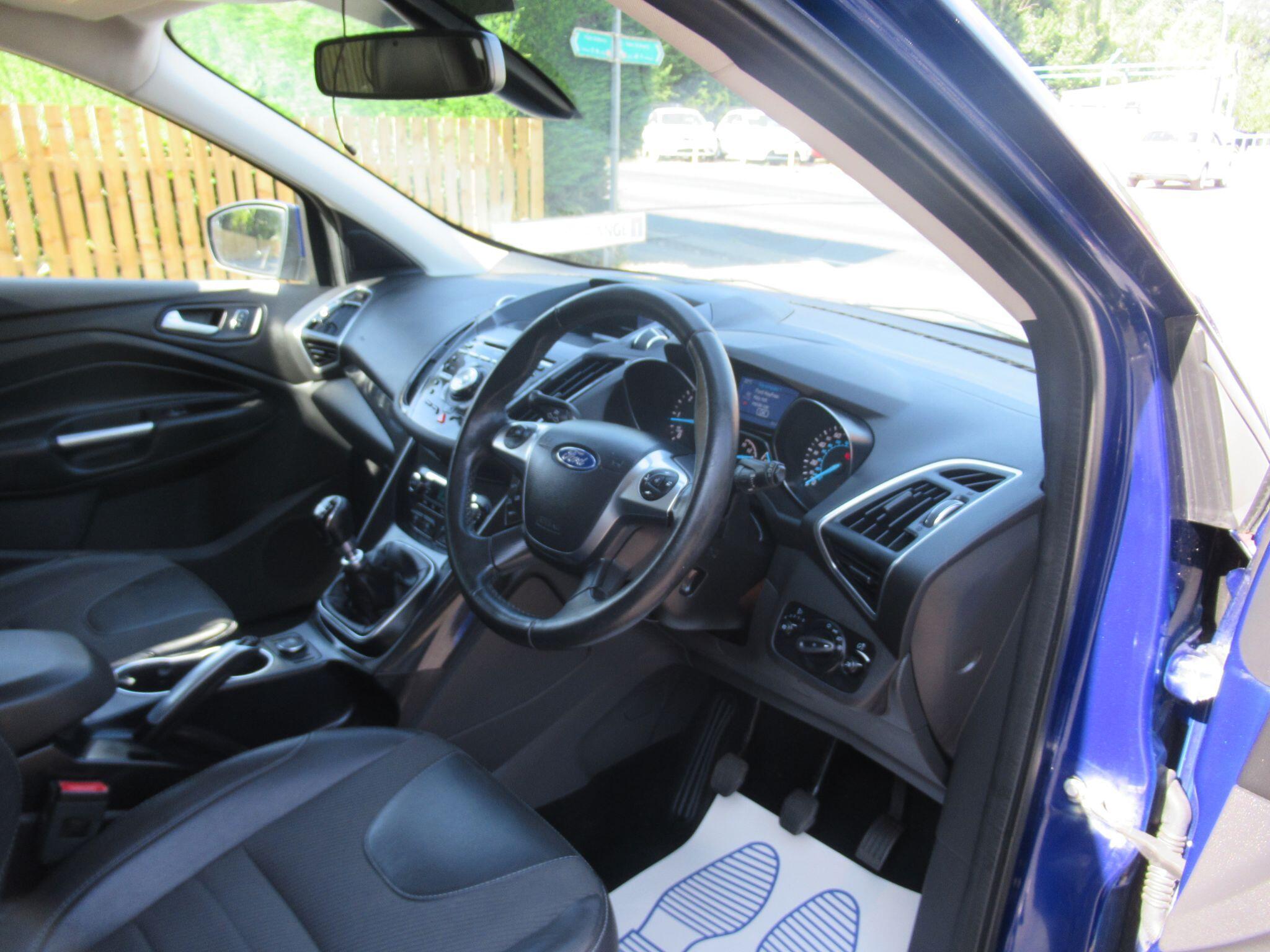 Ford Kuga - Image 19
