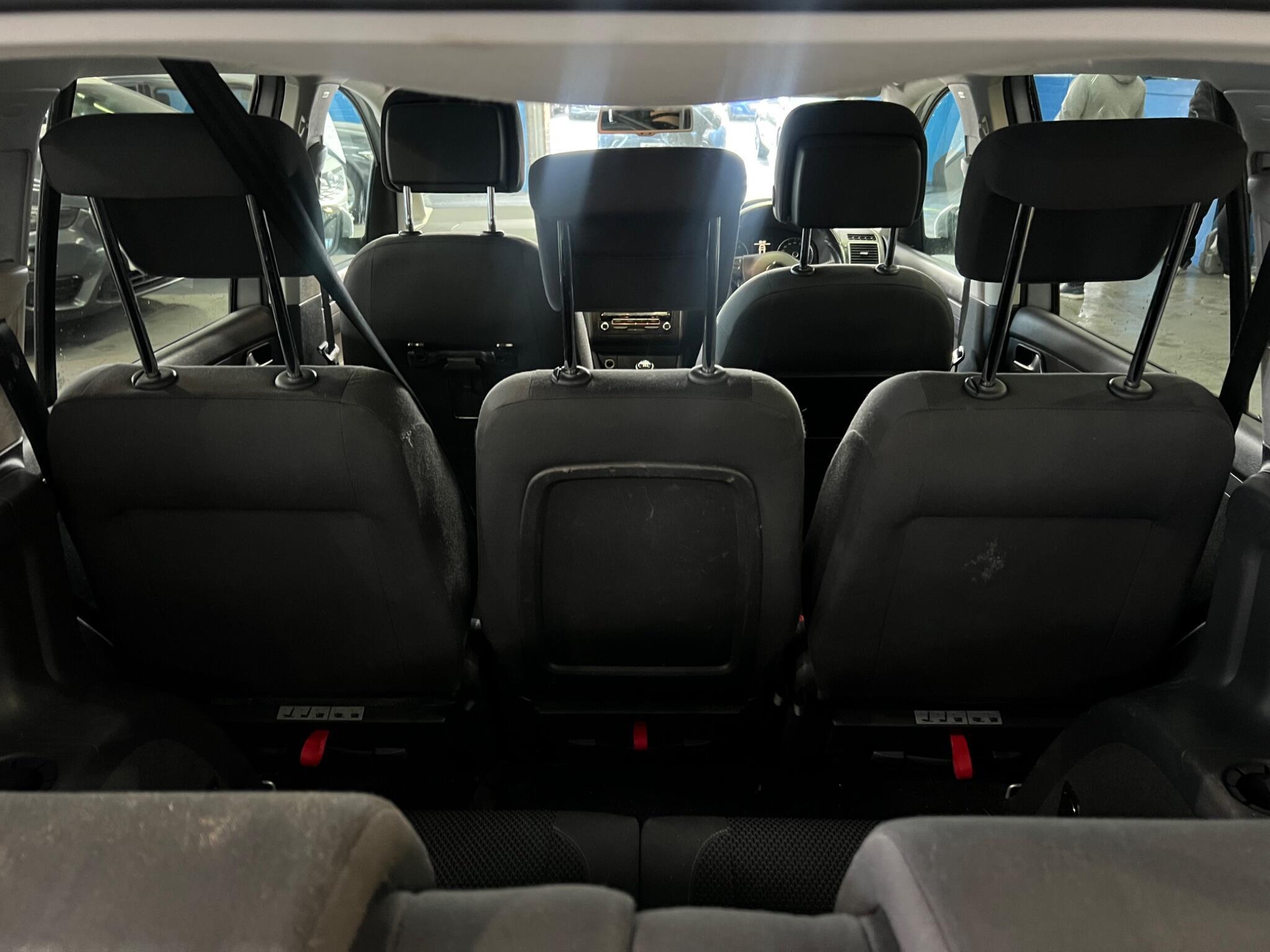 Volkswagen Touran - Image 19